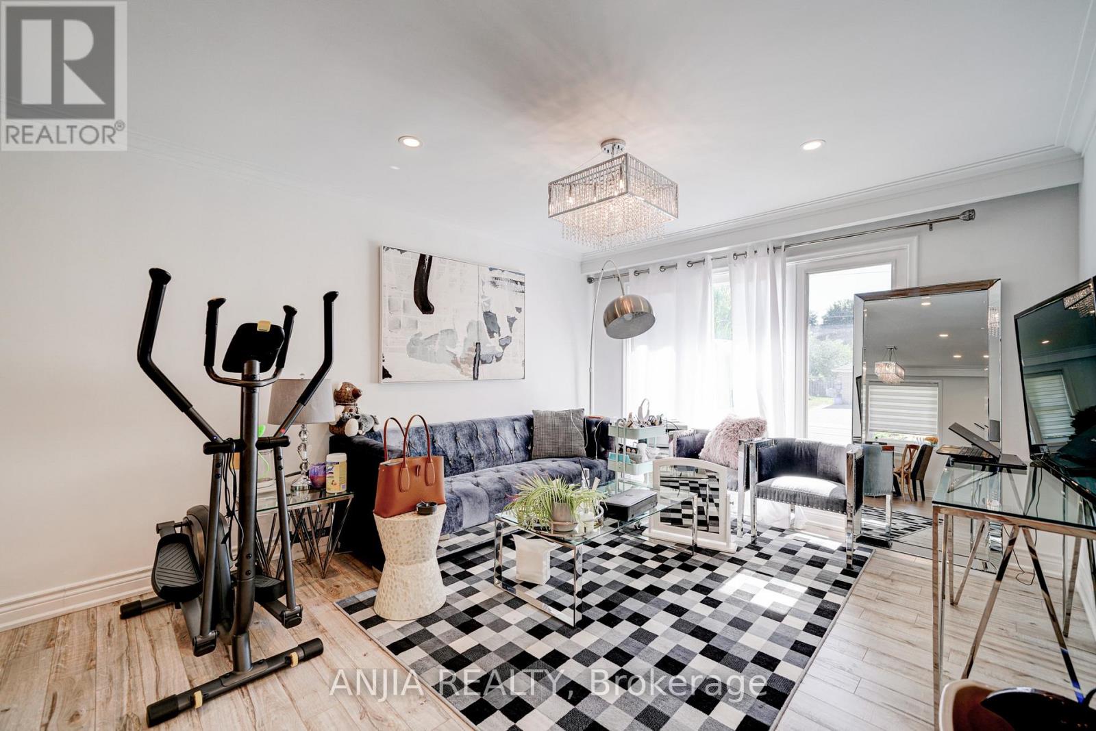 Main Fl - 203 Norfolk Avenue, Richmond Hill, Ontario L4C 2E1 - Photo 7 - N13539336