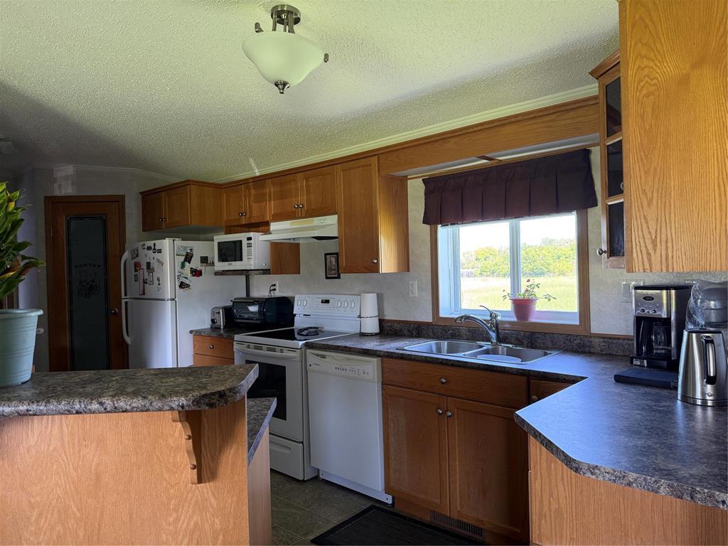 221 3rd Avenue NW, Swan River, Manitoba  R0L 1Z0 - Photo 5 - 202615891