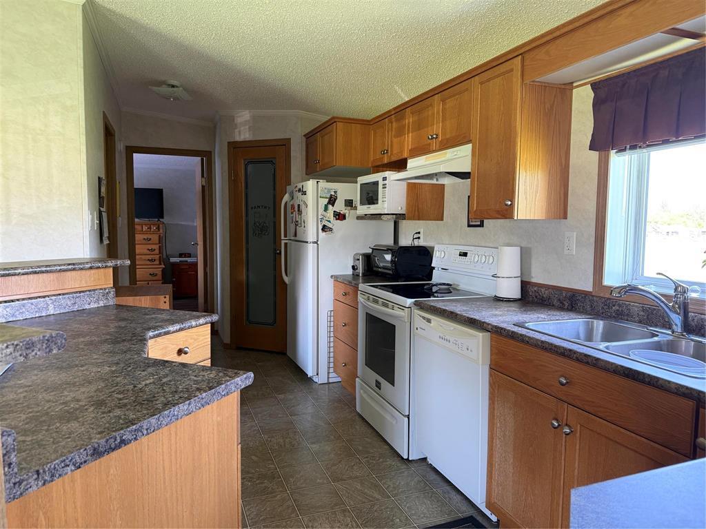 221 3rd Avenue NW, Swan River, Manitoba  R0L 1Z0 - Photo 9 - 202615891