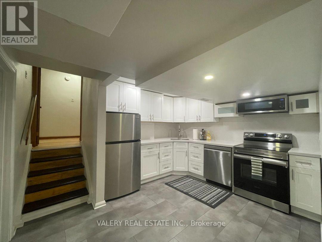 2 - 3 BONDHEAD PLACE, Toronto (Thistletown-Beaumonde Heights)