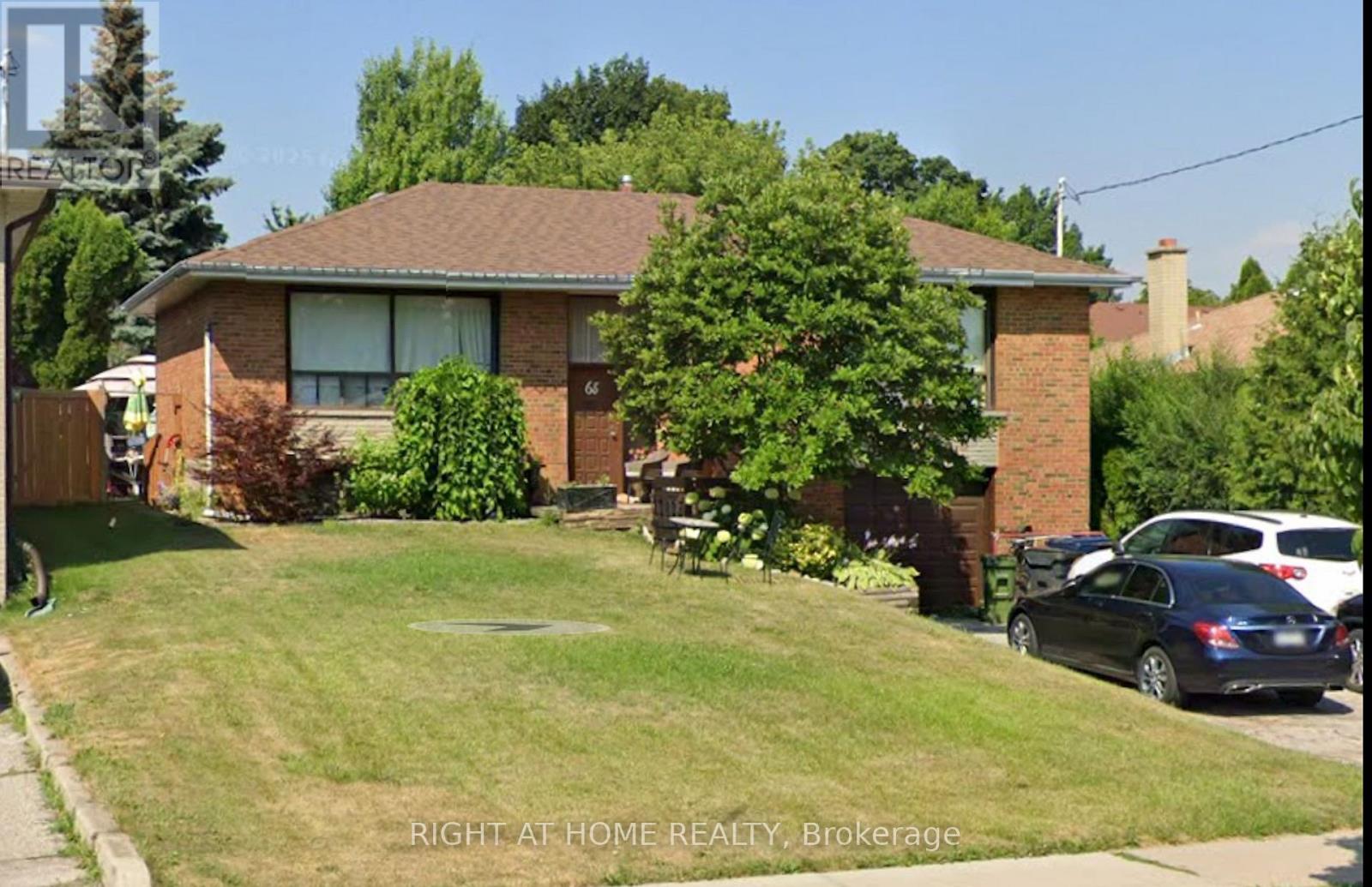 <div class="slider-price">$940,000</div><p>68 Barford Road, Toronto, Ontario</p>