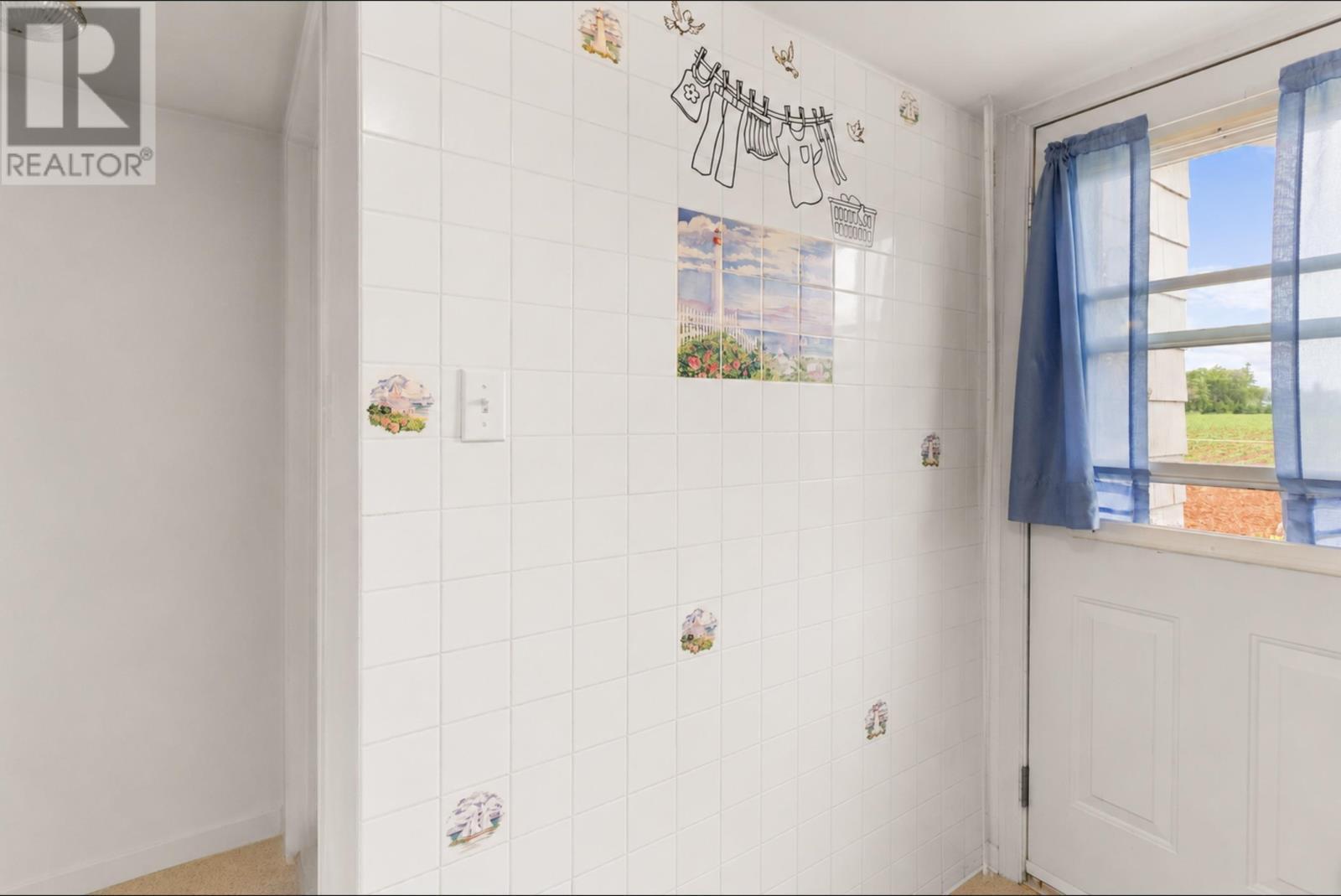 28 Bells Point Road, Cape Traverse, Prince Edward Island  C0B 1X0 - Photo 10 - 202616923