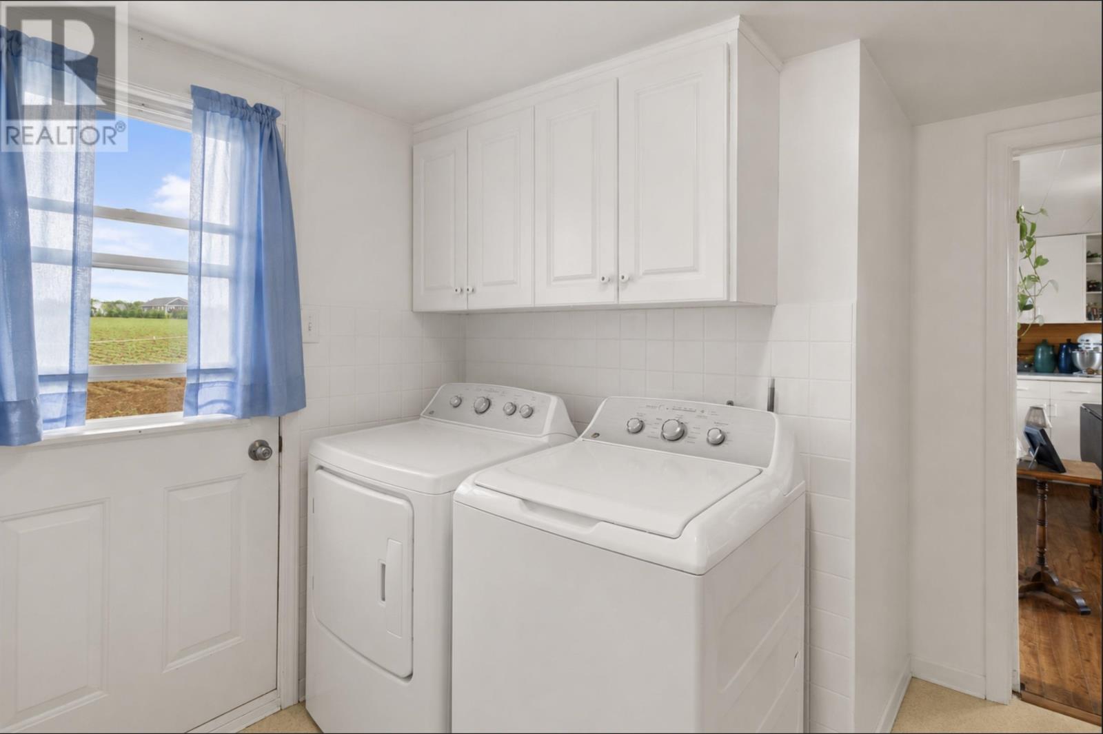 28 Bells Point Road, Cape Traverse, Prince Edward Island  C0B 1X0 - Photo 9 - 202616923