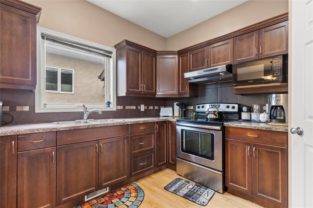 51 Carillon Way, Steinbach, Manitoba  R5G 0W9 - Photo 4 - 202613294