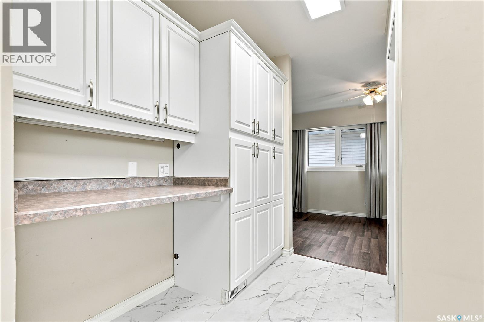 2118 Clarence Avenue S, Saskatoon, Saskatchewan  S7J 1L5 - Photo 13 - SK041898