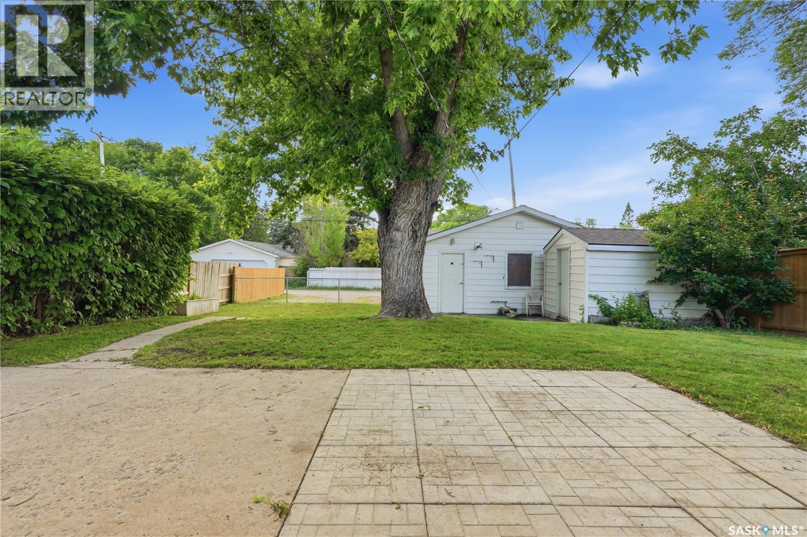 2118 Clarence Avenue S, Saskatoon, Saskatchewan  S7J 1L5 - Photo 36 - SK041898