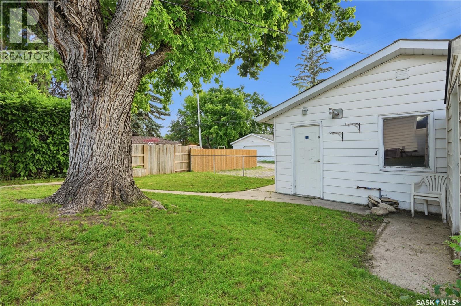 2118 Clarence Avenue S, Saskatoon, Saskatchewan  S7J 1L5 - Photo 39 - SK041898