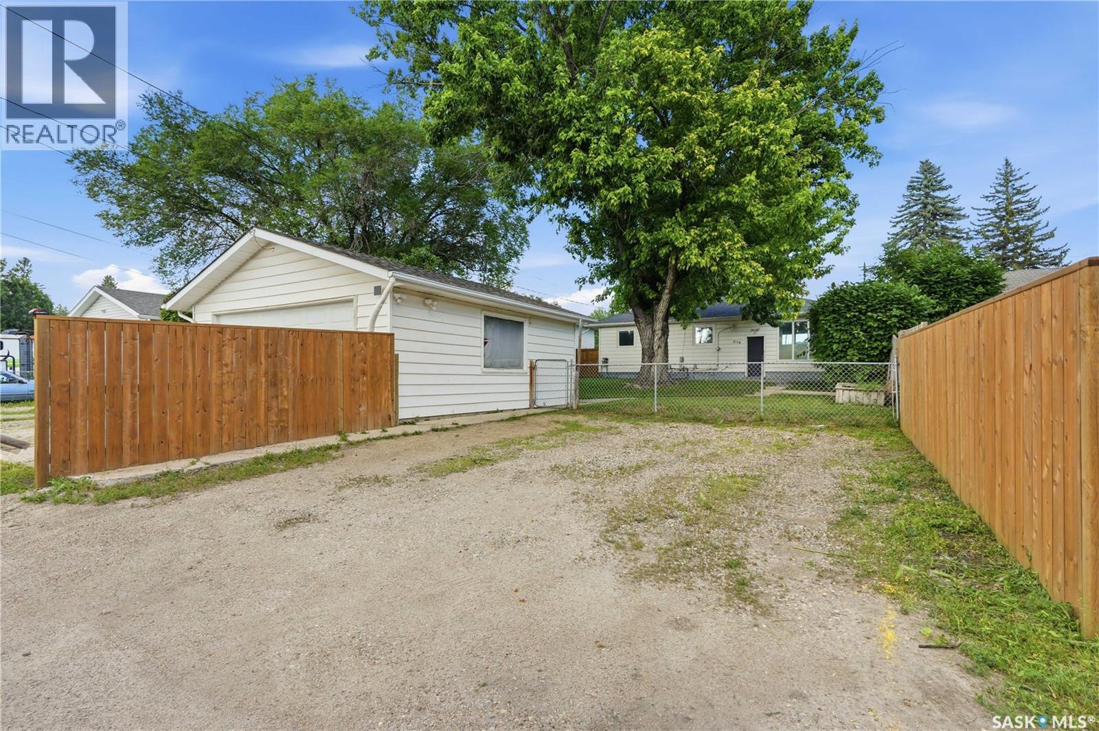 2118 Clarence Avenue S, Saskatoon, Saskatchewan  S7J 1L5 - Photo 40 - SK041898