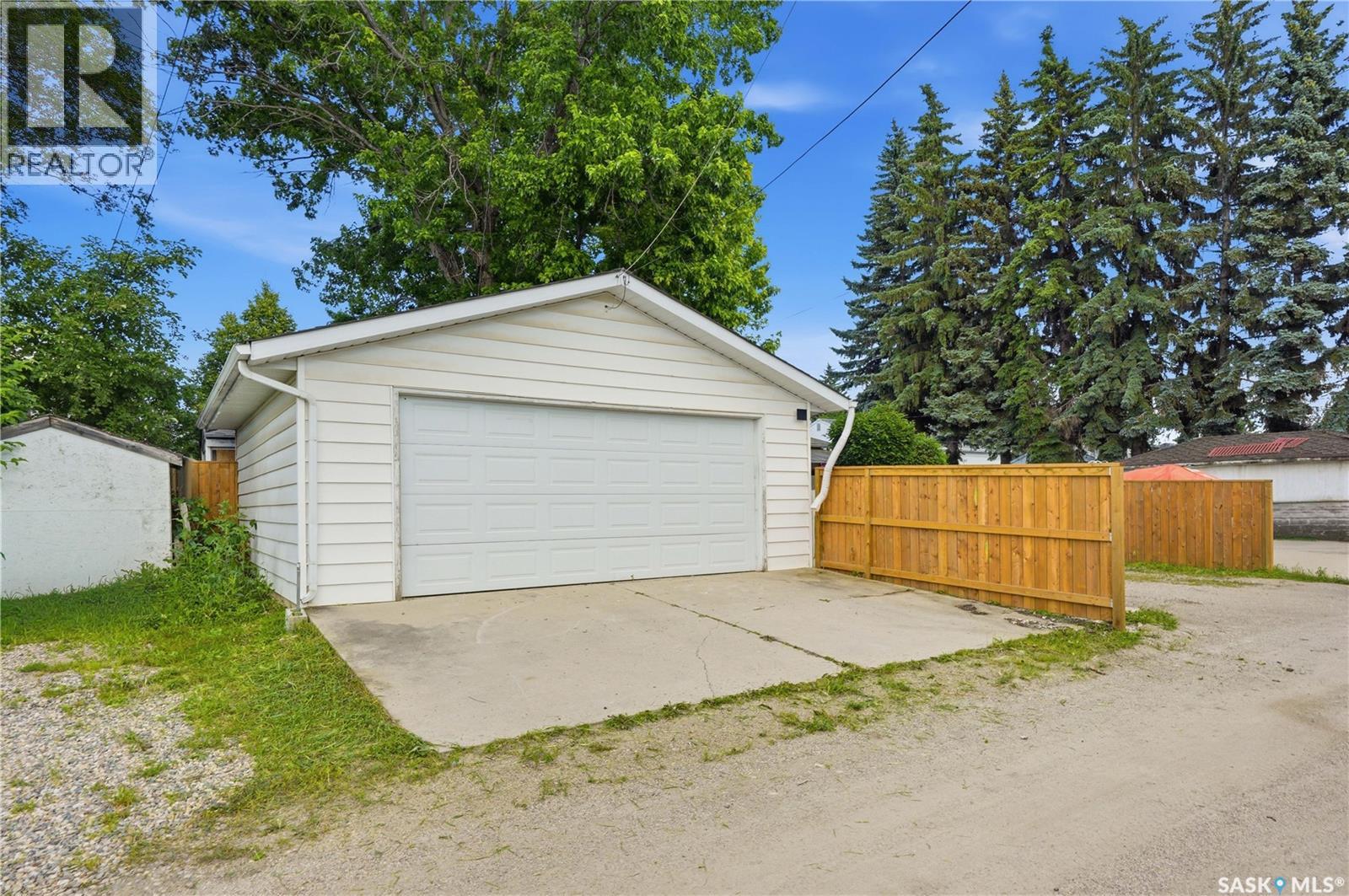2118 Clarence Avenue S, Saskatoon, Saskatchewan  S7J 1L5 - Photo 41 - SK041898