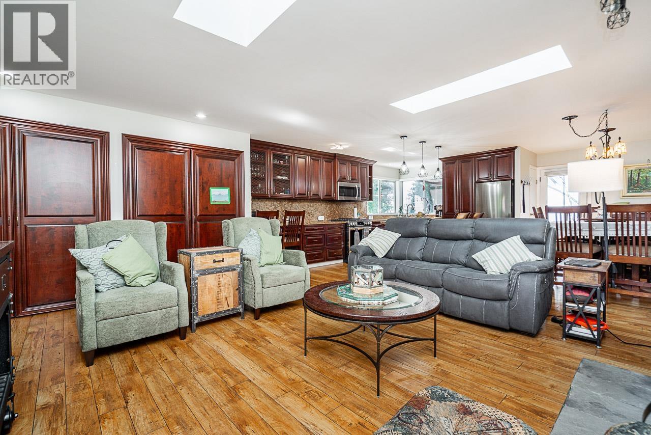 404 Mundy Street, Coquitlam, British Columbia  V3K 5N1 - Photo 7 - R3143988