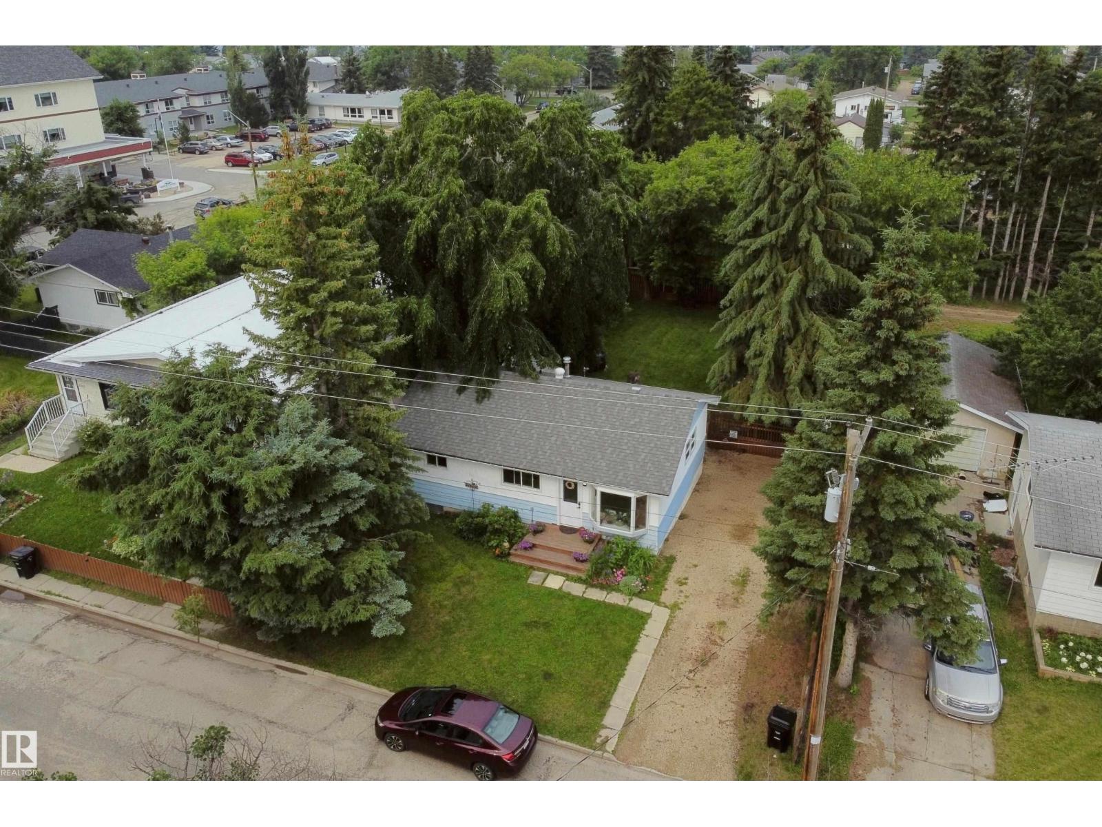 5212 43 Street, Barrhead, Alberta  T7N 1J7 - Photo 2 - E4497674