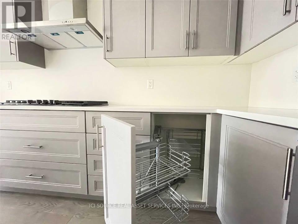 33 Macpherson Street, Whitby, Ontario  L1P 0N4 - Photo 5 - E13539462