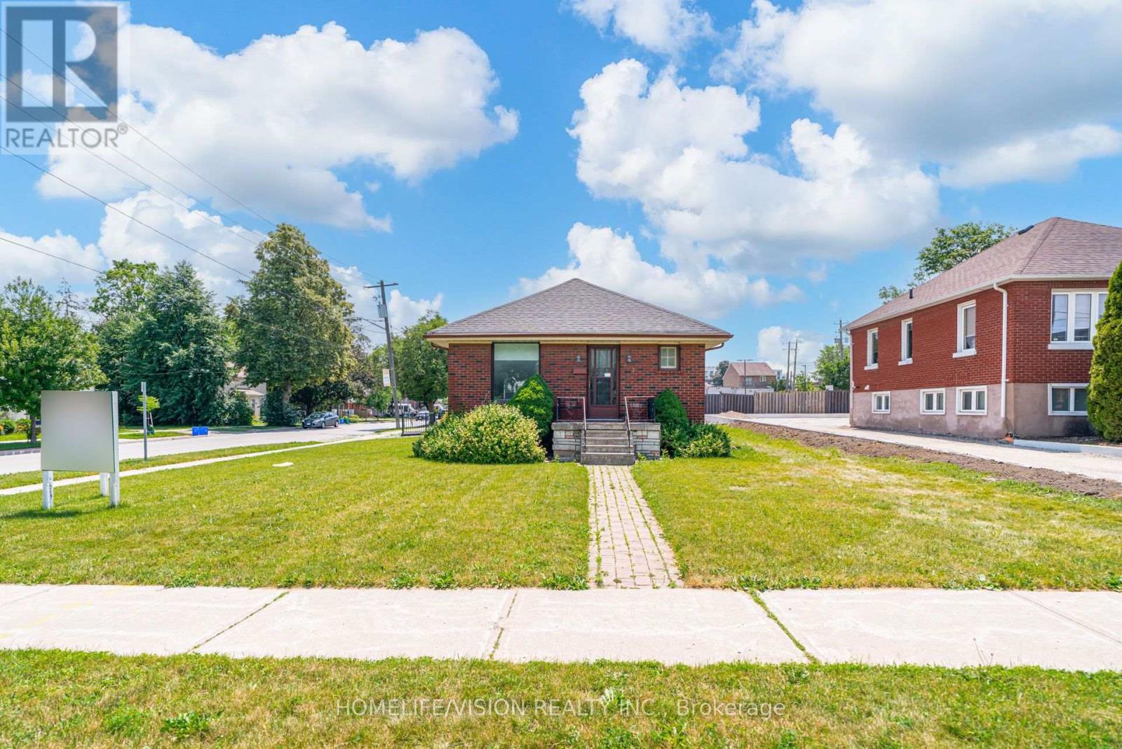 133 Mary Street E, Whitby, Ontario L1N 2P3 - Photo 4 - E13539624