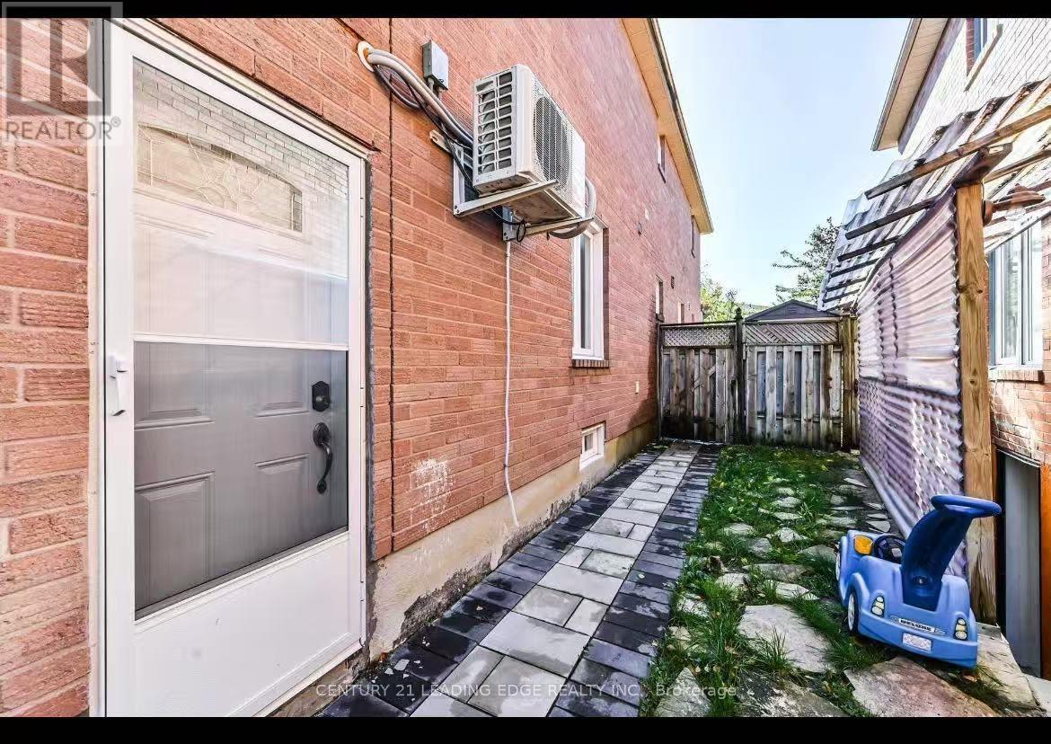 Bsmt - 129 Bernard Avenue, Richmond Hill, Ontario  L4C 9Z6 - Photo 2 - N13539436