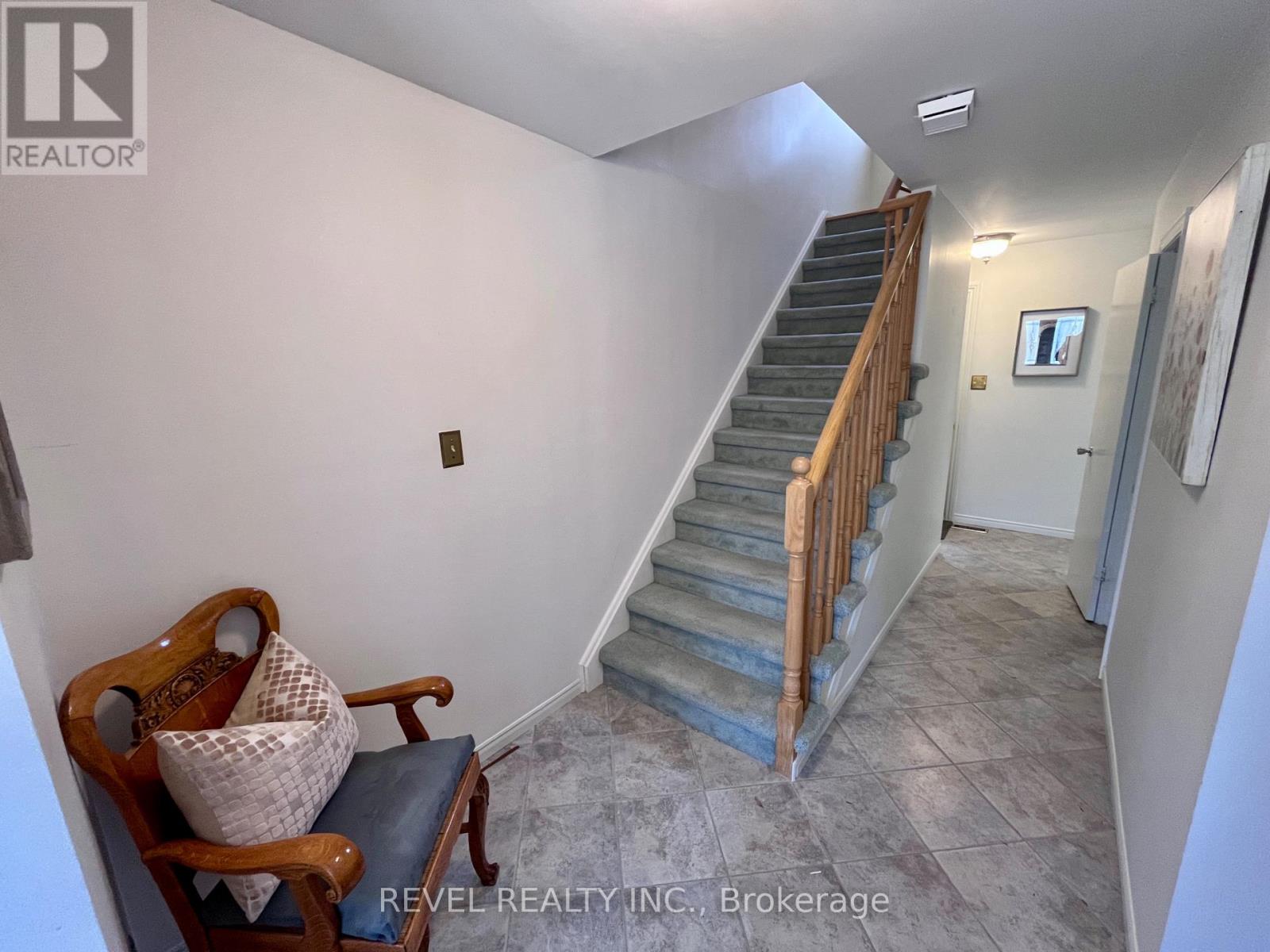 26 Parkland Court, Aurora, Ontario  L4G 3M6 - Photo 3 - N13539586