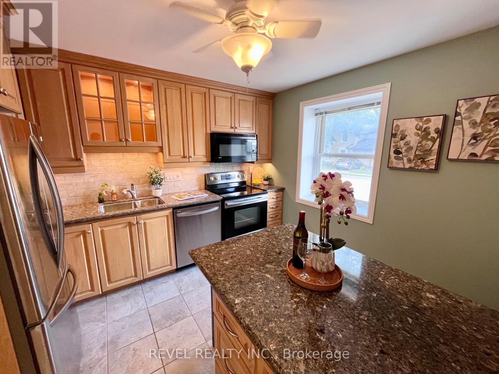 26 Parkland Court, Aurora, Ontario  L4G 3M6 - Photo 5 - N13539586