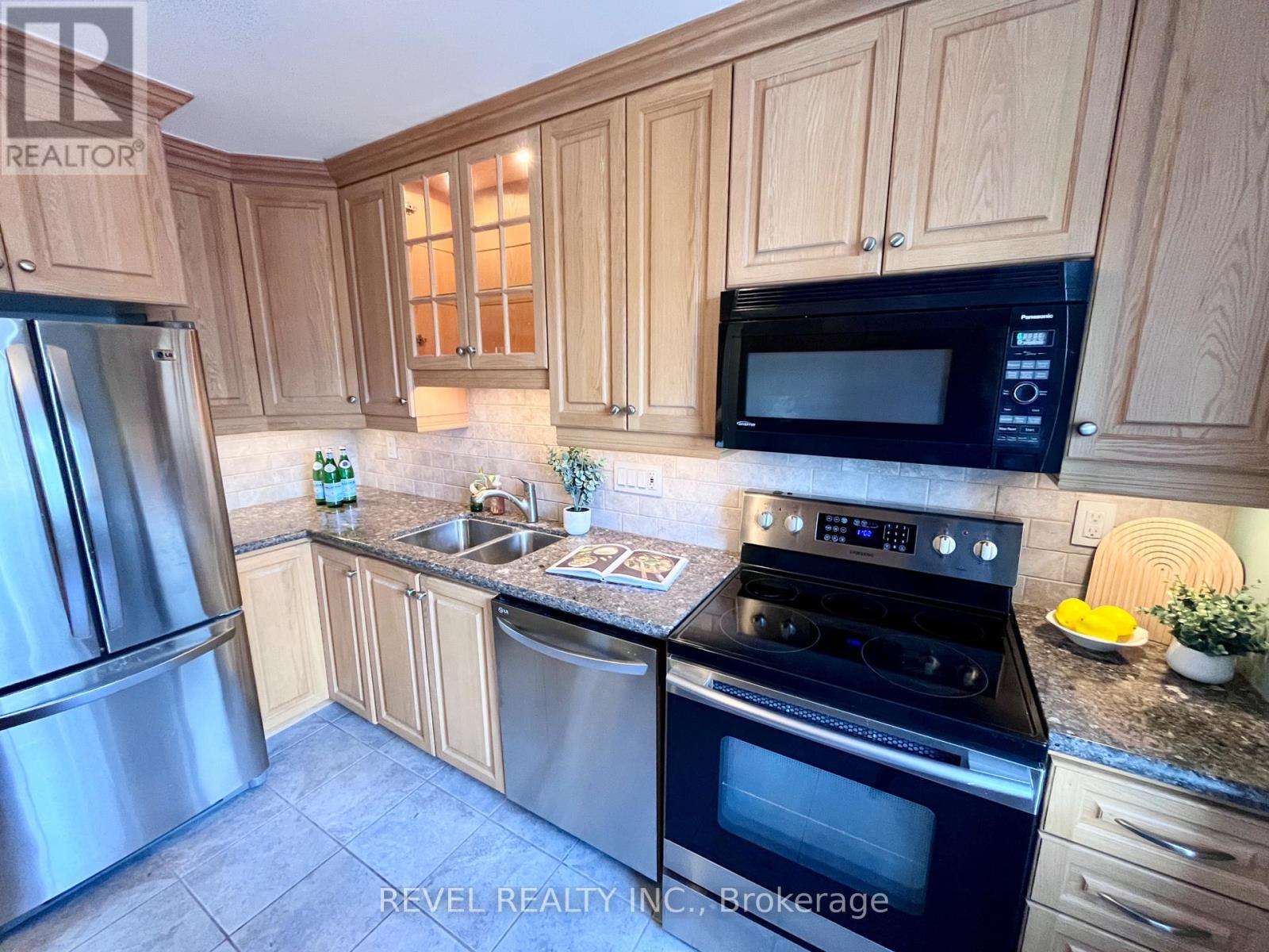 26 Parkland Court, Aurora, Ontario  L4G 3M6 - Photo 7 - N13539586