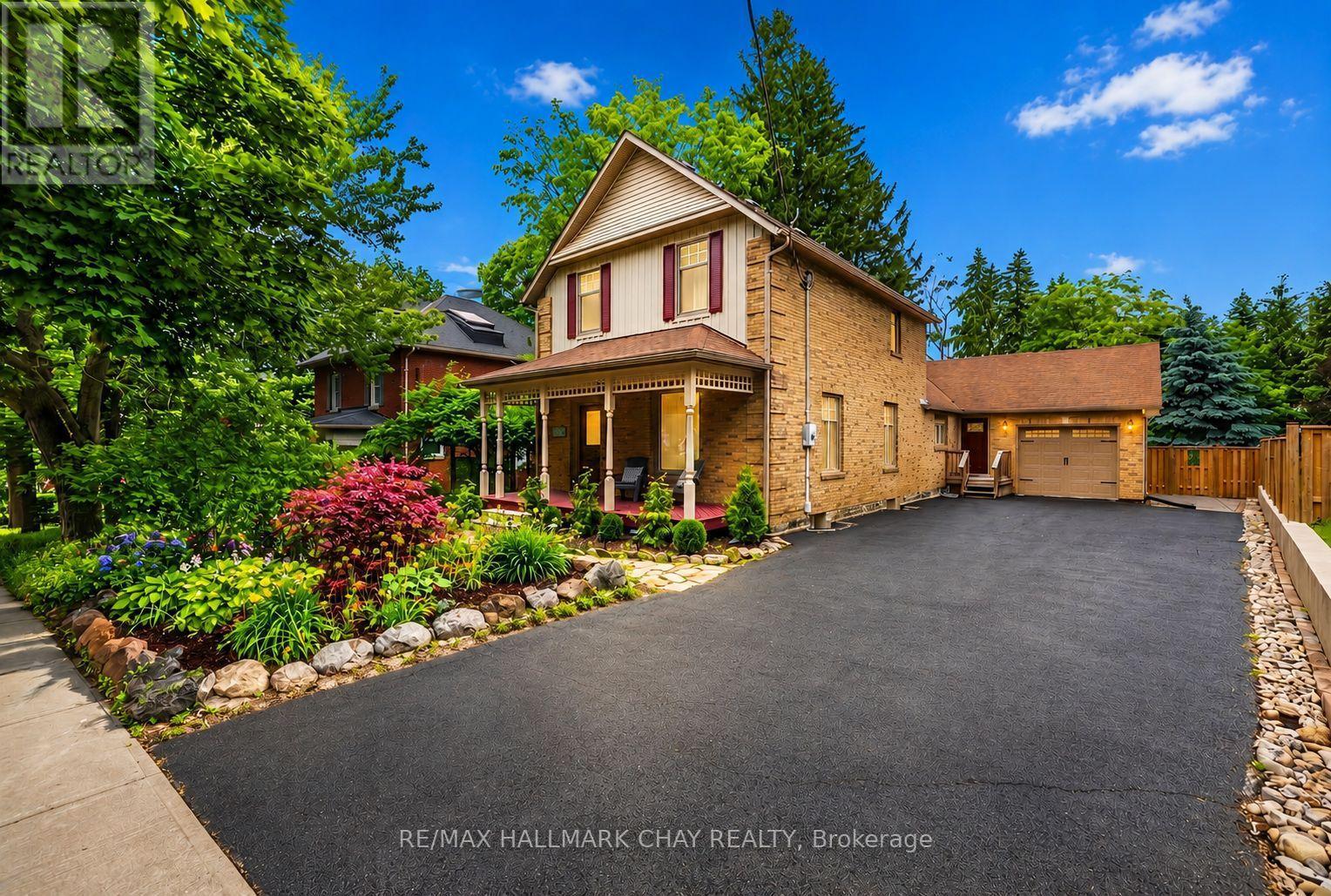 613 QUEEN STREET, Newmarket, Ontario