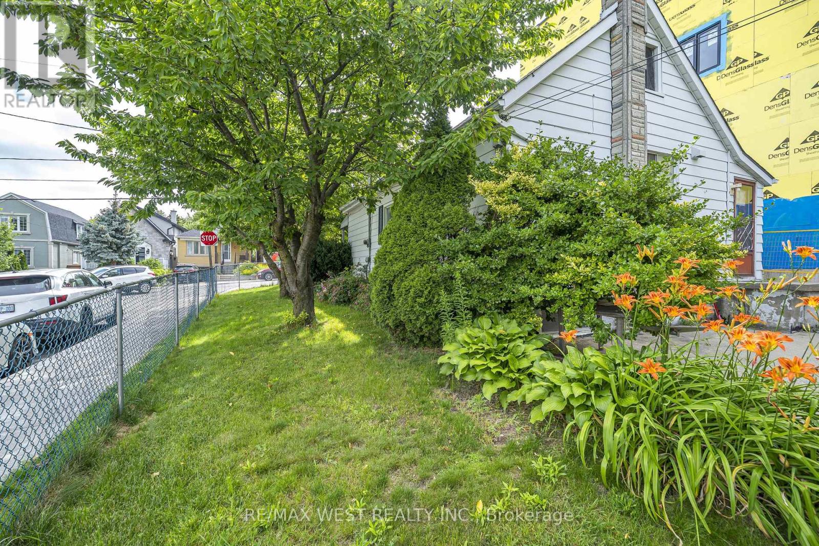 48 Ennerdale Road, Toronto, Ontario M6E 4C3 - Photo 10 - W13539498