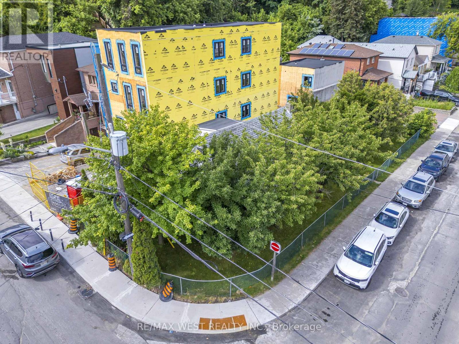 48 Ennerdale Road, Toronto, Ontario M6E 4C3 - Photo 4 - W13539498