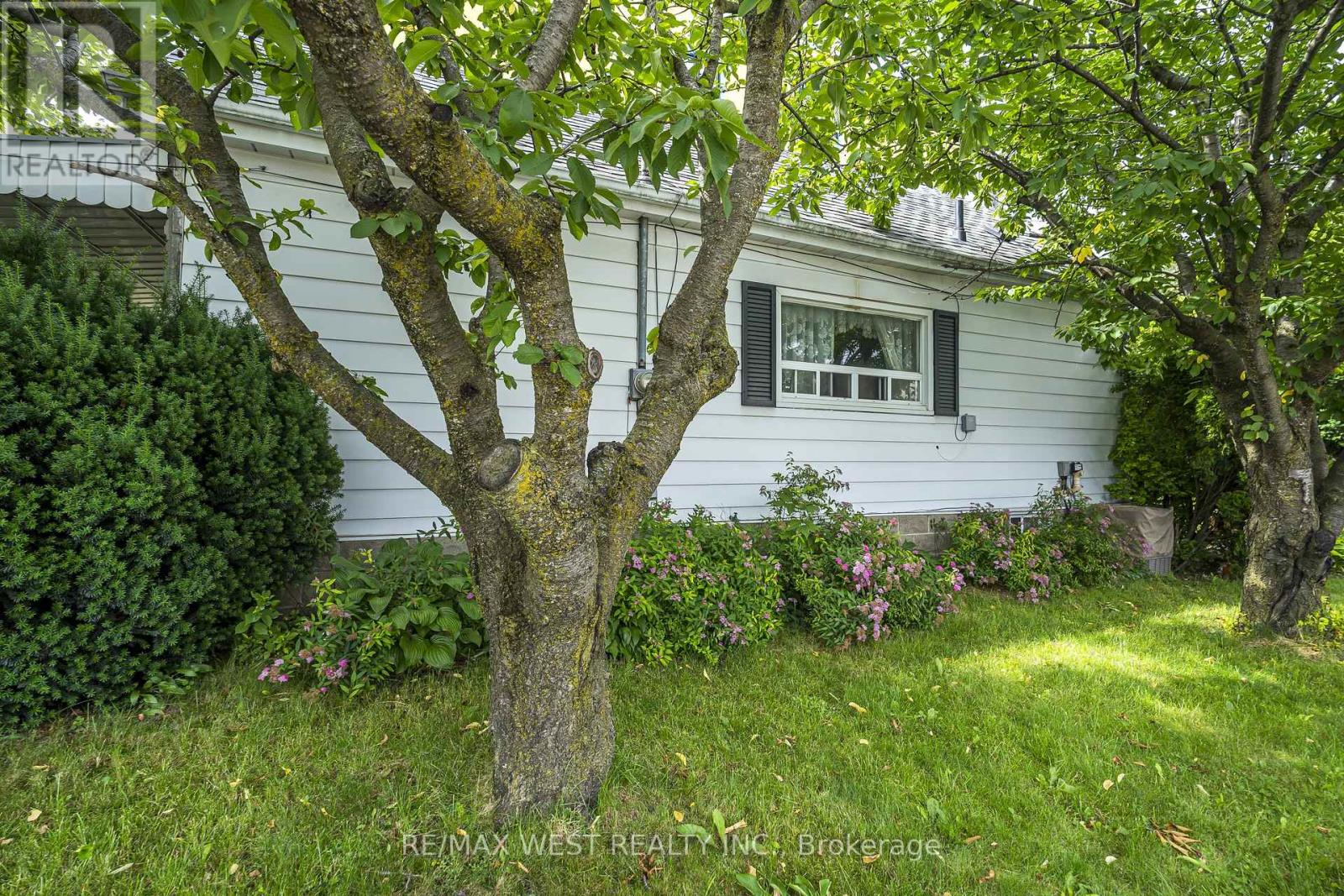 48 Ennerdale Road, Toronto, Ontario M6E 4C3 - Photo 7 - W13539498