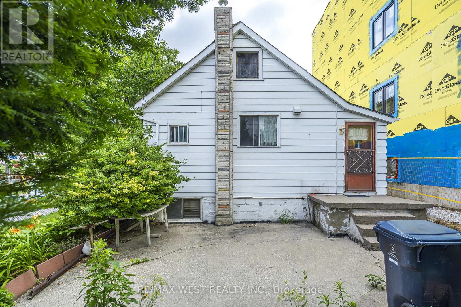 48 Ennerdale Road, Toronto, Ontario M6E 4C3 - Photo 9 - W13539498