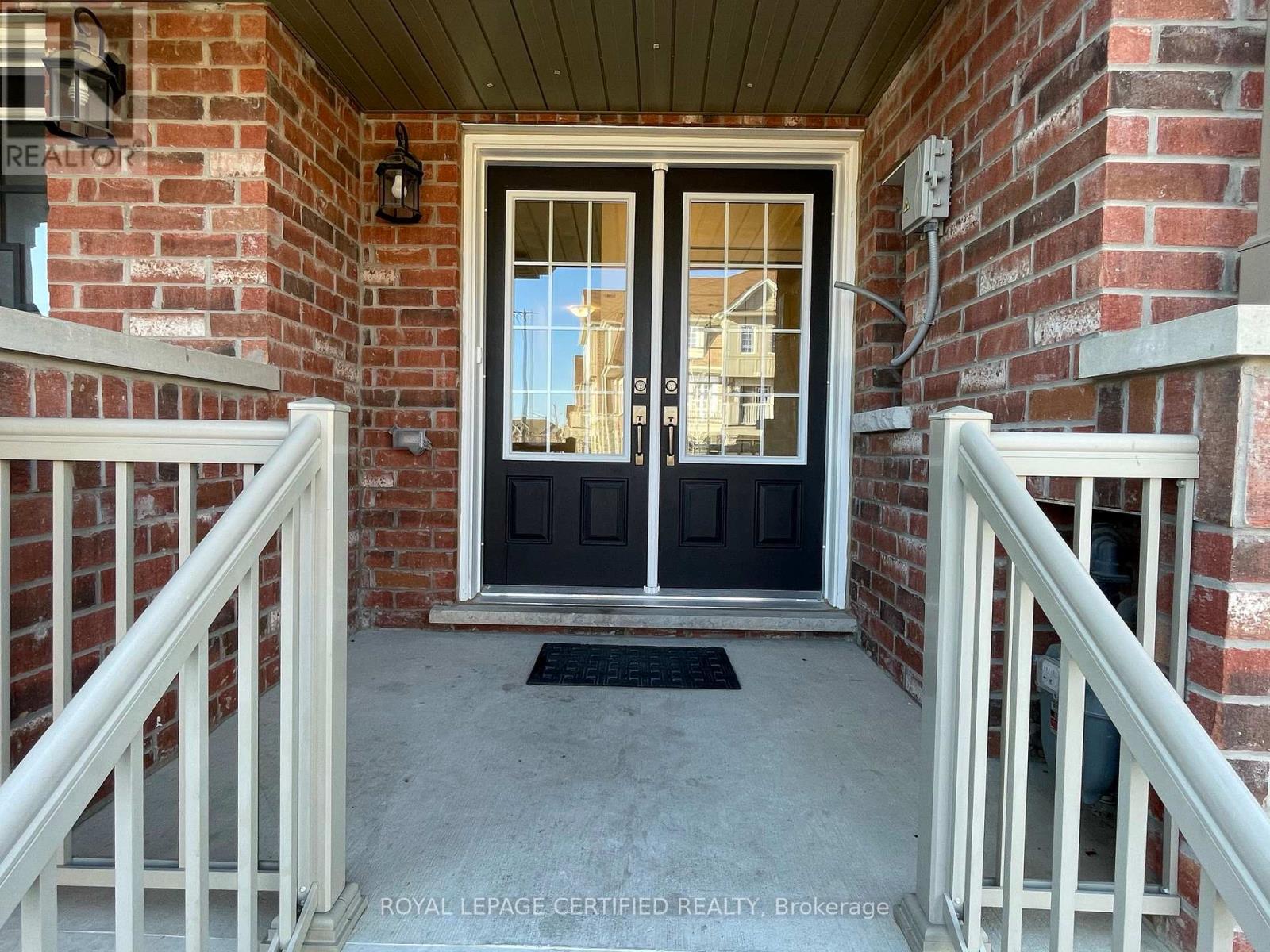 46 Golden Springs Drive, Brampton, Ontario L7A 4N5 - Photo 5 - W13539602