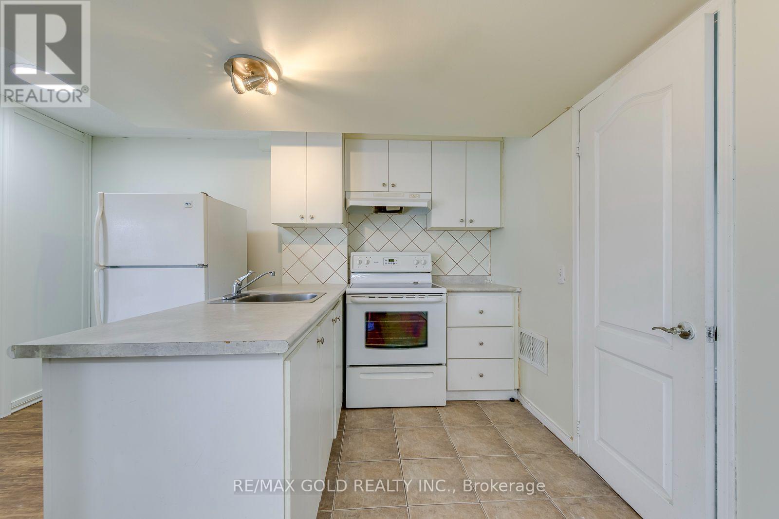Basement - 3332 Angel Pass Drive, Mississauga, Ontario L5M 7K2 - Photo 8 - W13539628