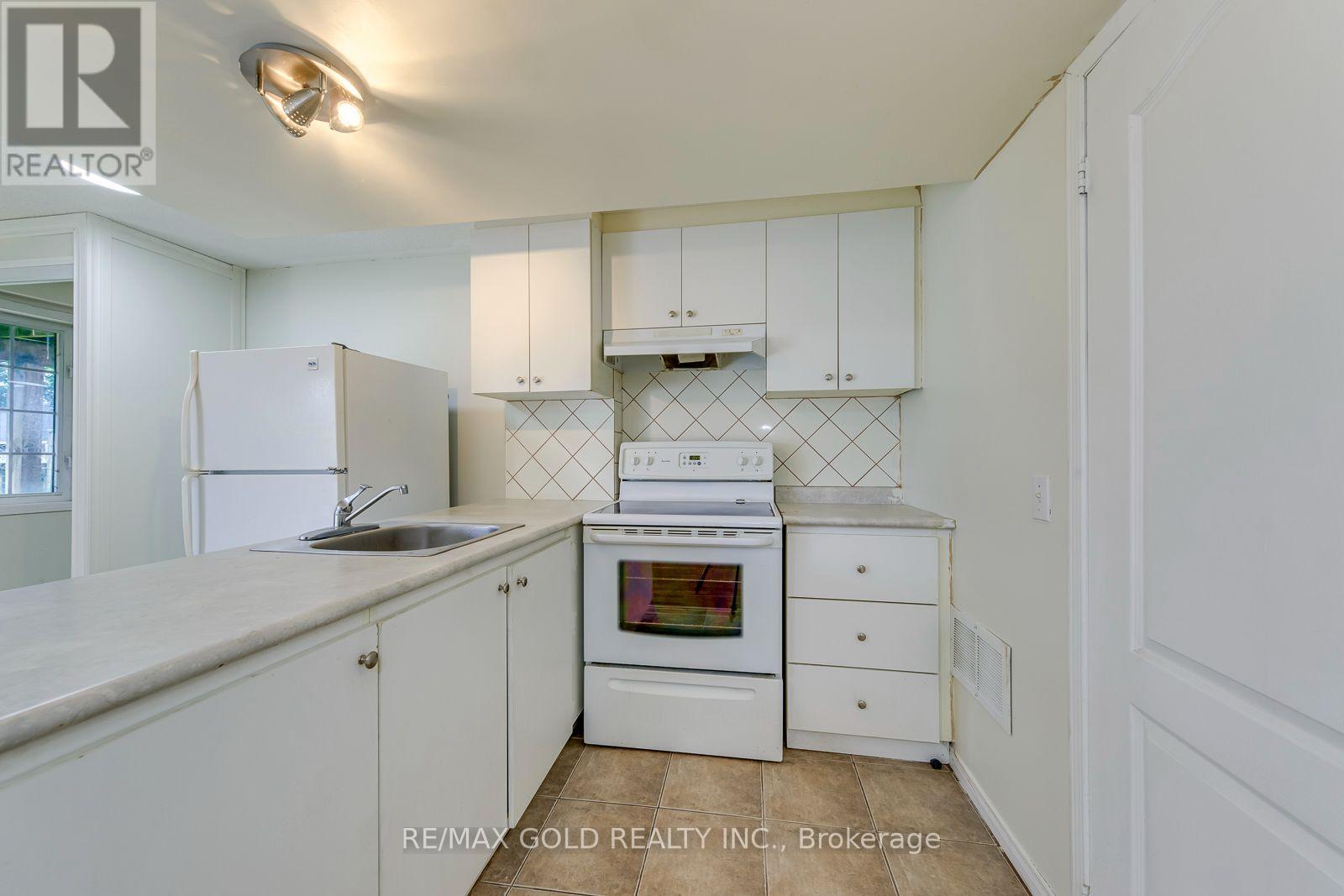 Basement - 3332 Angel Pass Drive, Mississauga, Ontario L5M 7K2 - Photo 9 - W13539628