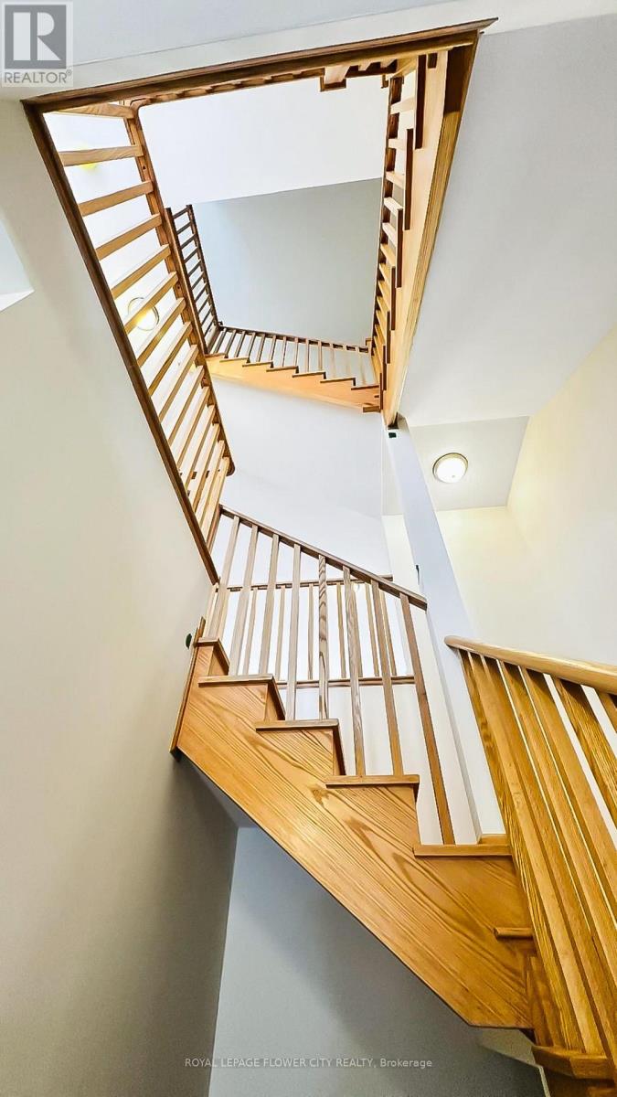 3098 Meadowridge Drive, Oakville, Ontario  L6H 7Z1 - Photo 18 - W13539340