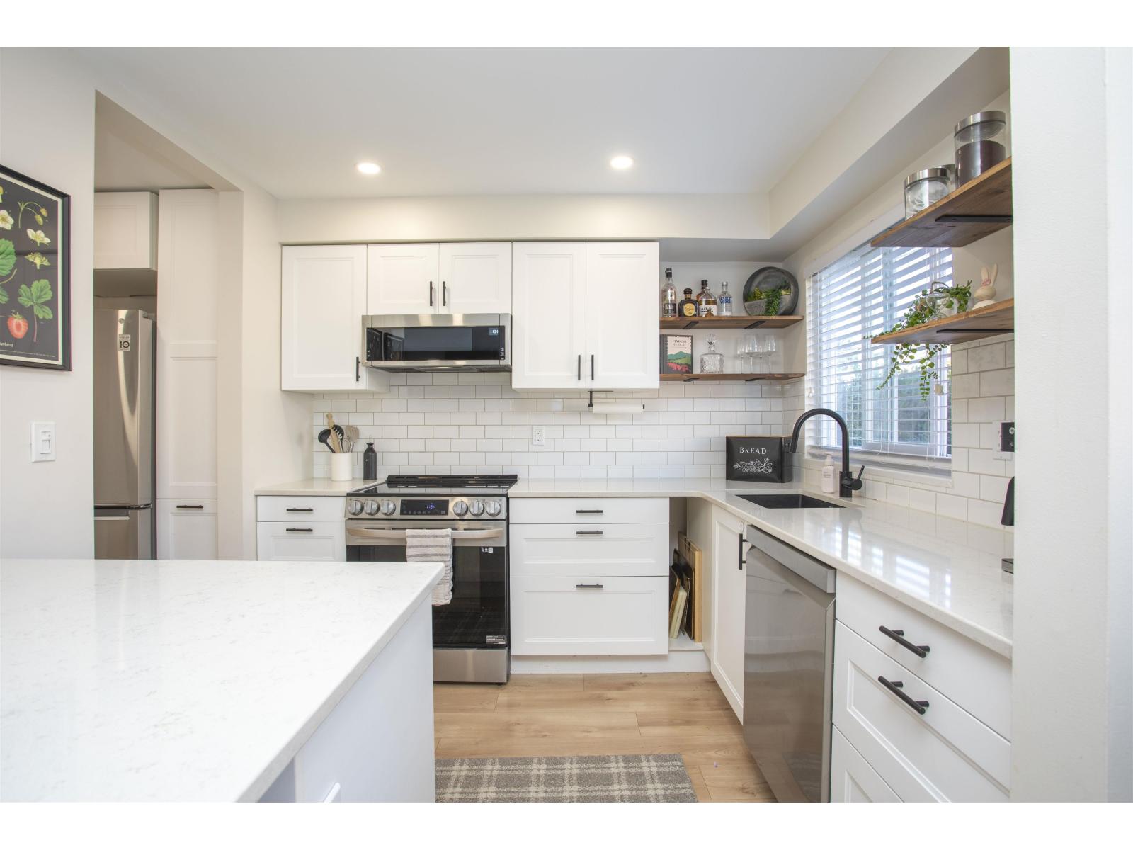 202 1381 Martin Street, White Rock, British Columbia  V4B 3W6 - Photo 3 - R3143714