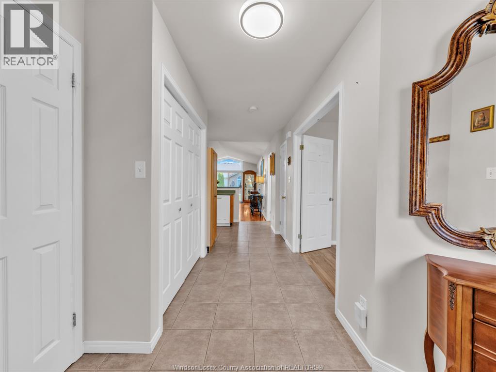 4568 Brother's Court, Windsor, Ontario  N9G 2W1 - Photo 7 - 26016424
