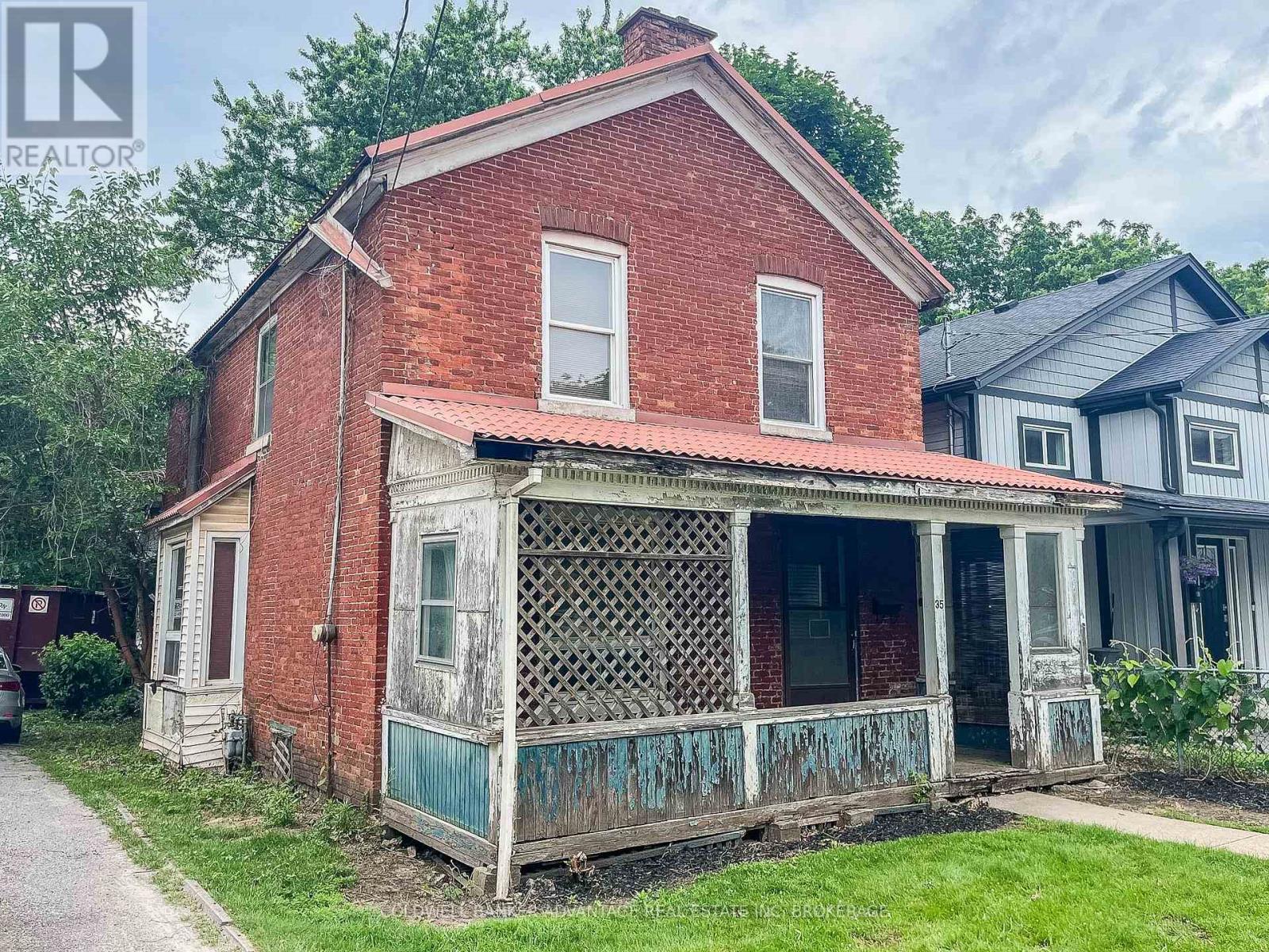 35 Lake Street, St. Catharines, Ontario  L2R 5W9 - Photo 1 - X13539758