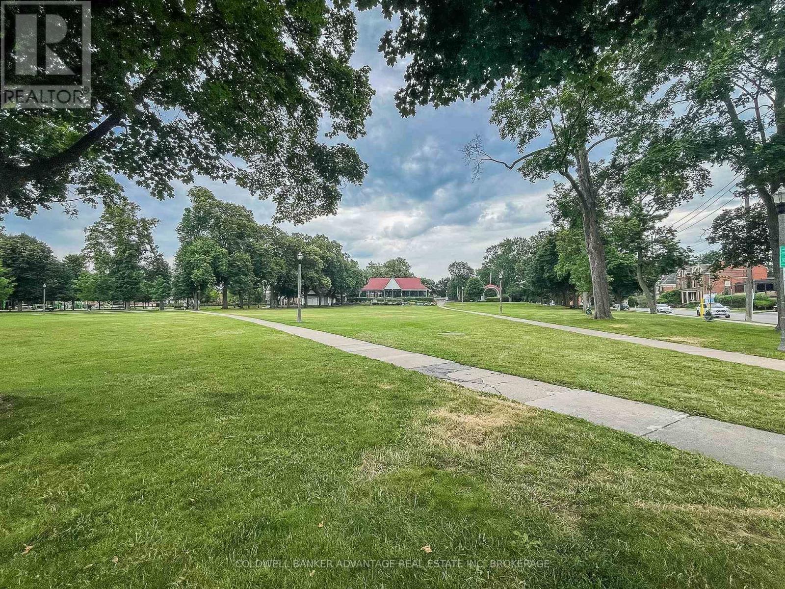 35 Lake Street, St. Catharines, Ontario  L2R 5W9 - Photo 5 - X13539758