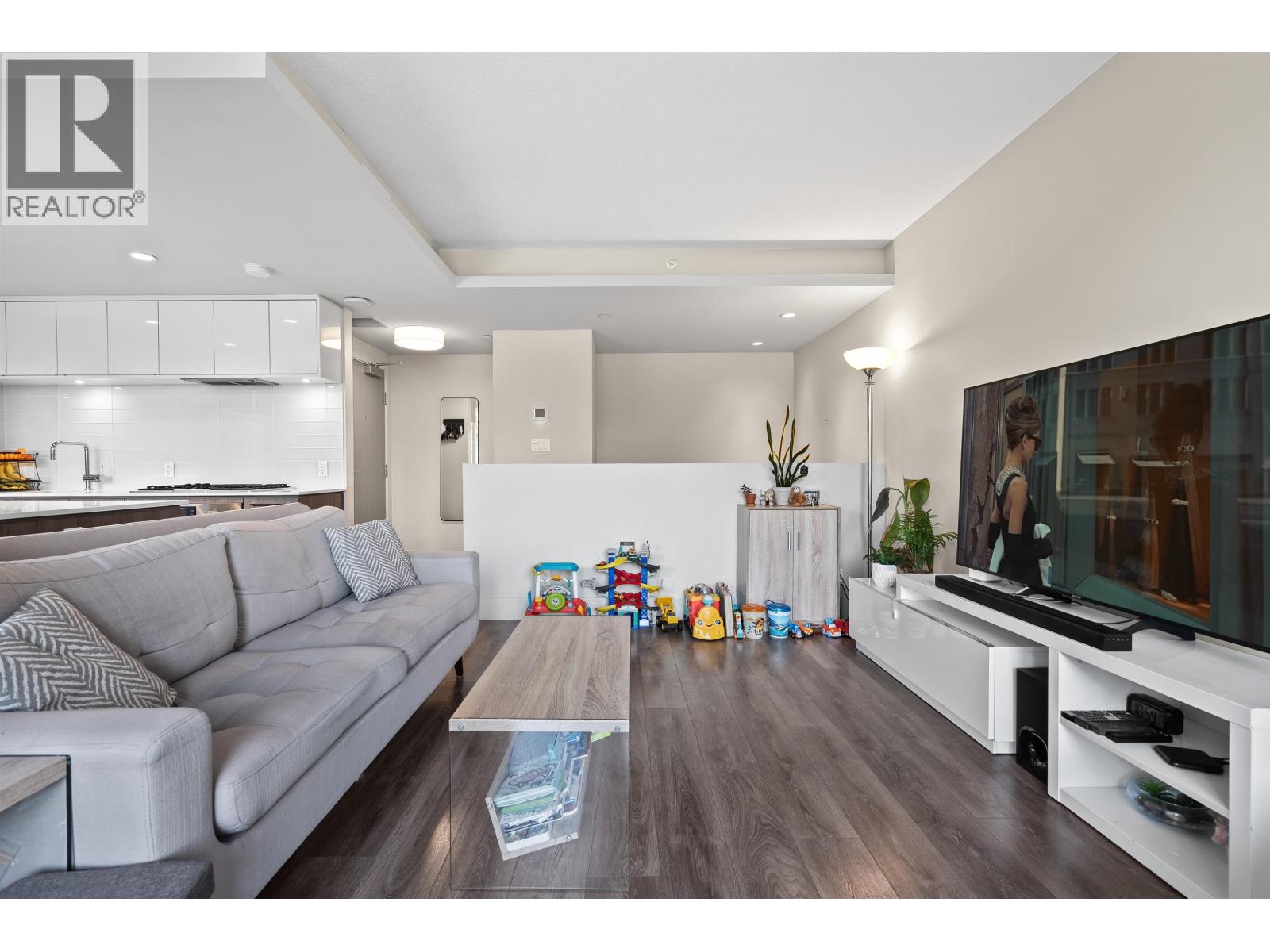 608 680 Seylynn Crescent, North Vancouver, British Columbia  V7J 0B5 - Photo 9 - R3144159