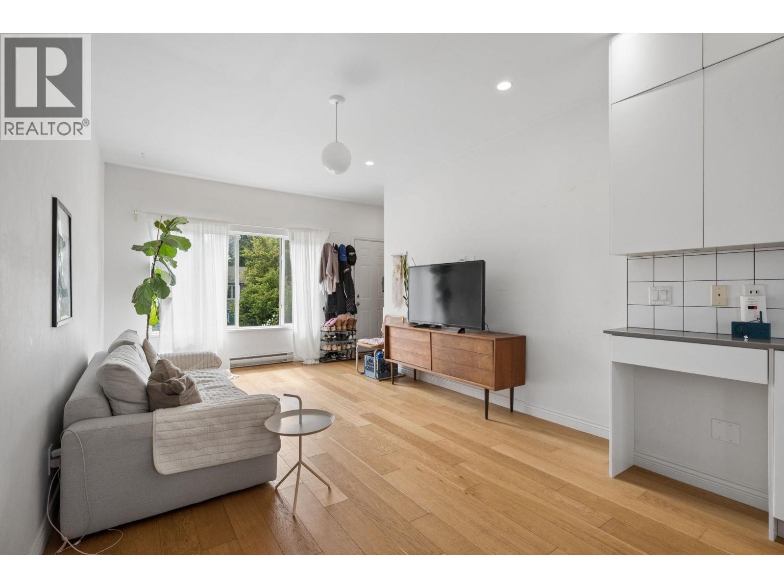 3559 Lakewood Street, Vancouver, British Columbia  V5N 4V7 - Photo 2 - R3143961