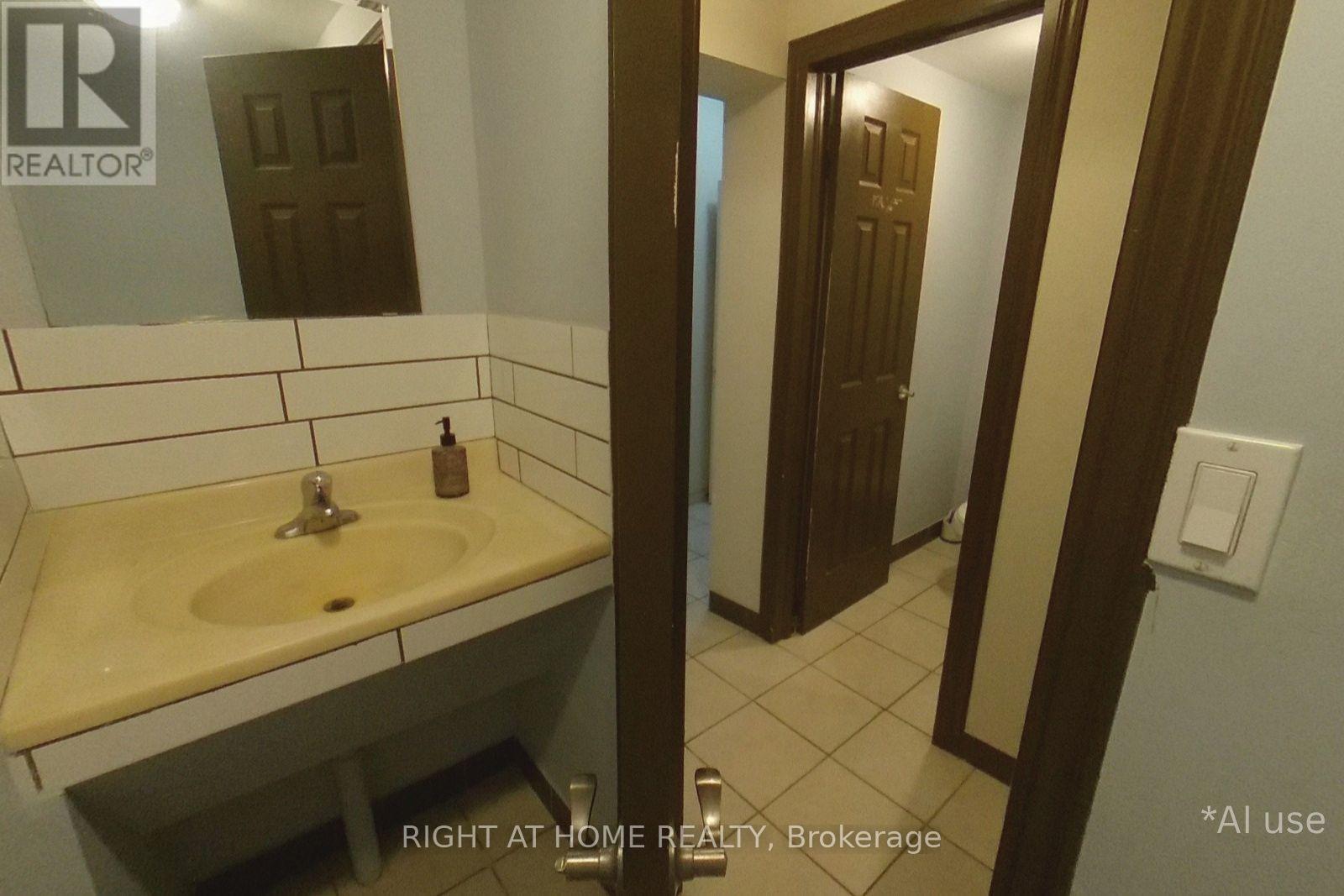 C - 2889 St Clair Avenue E, Toronto, Ontario M4B 1N5 - Photo 15 - E13113026