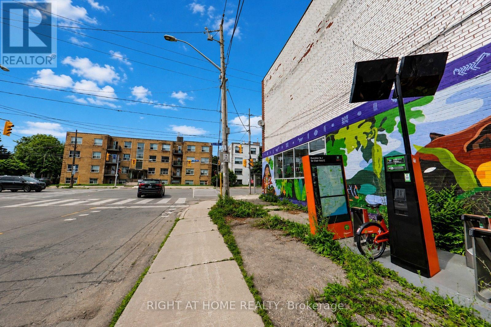 C - 2889 St Clair Avenue E, Toronto, Ontario M4B 1N5 - Photo 4 - E13113026