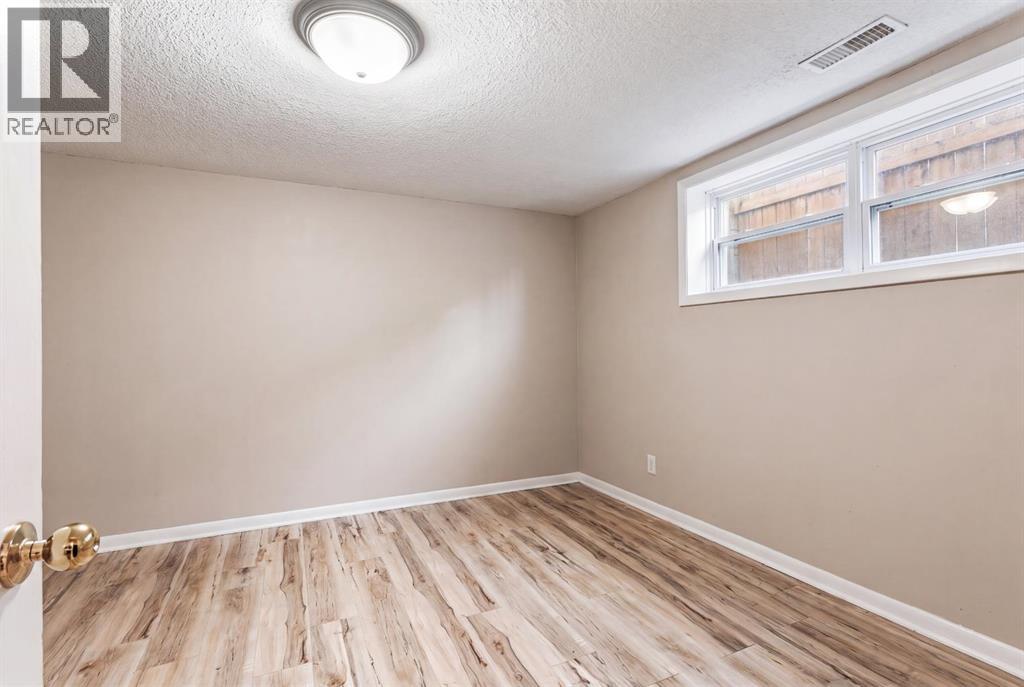 421 24 Street S, Lethbridge, Alberta  T1J 3N4 - Photo 24 - A2325030