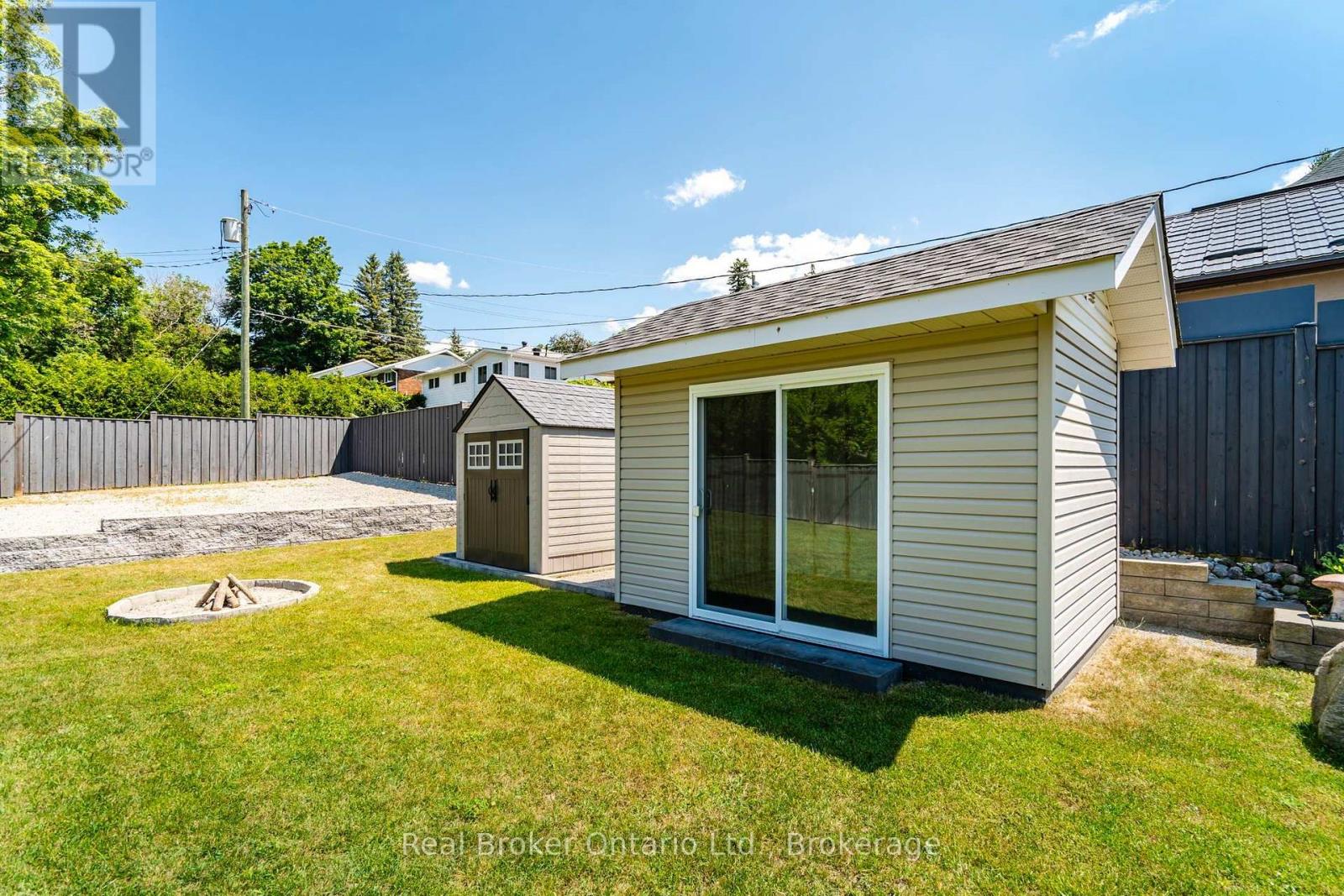 17 Peel Street, Penetanguishene, Ontario  L9M 1A5 - Photo 31 - S13540126
