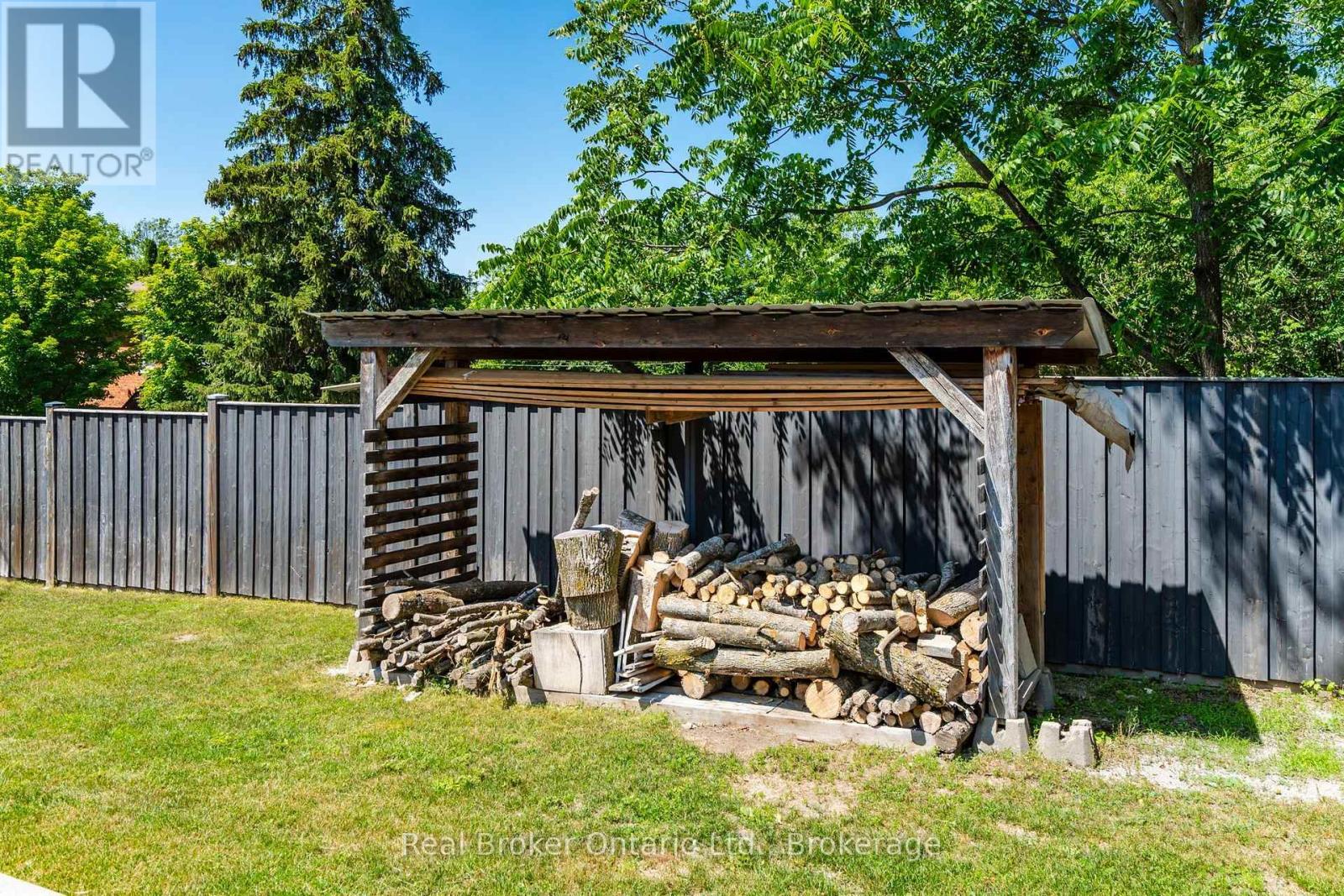 17 Peel Street, Penetanguishene, Ontario  L9M 1A5 - Photo 32 - S13540126