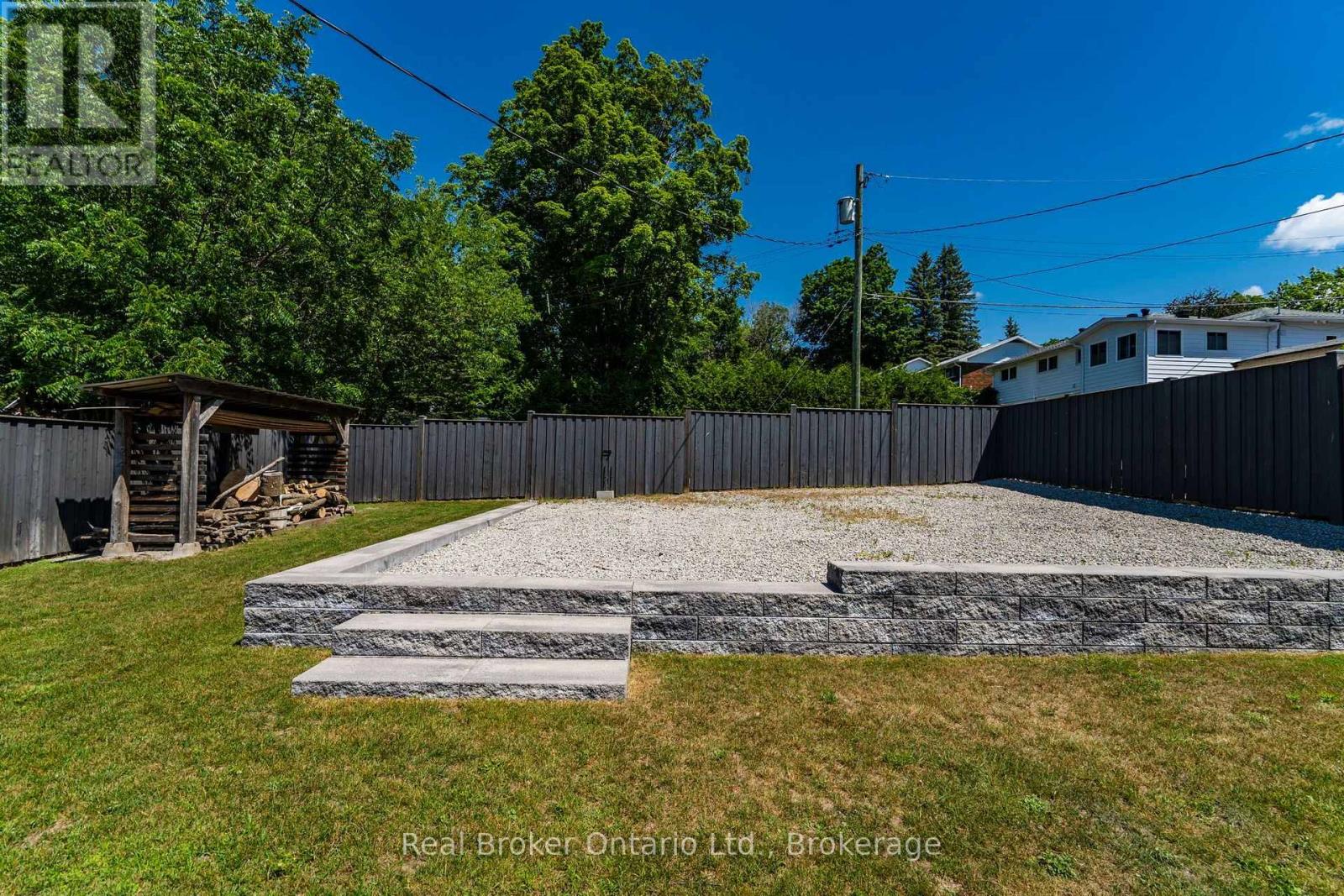17 Peel Street, Penetanguishene, Ontario  L9M 1A5 - Photo 33 - S13540126