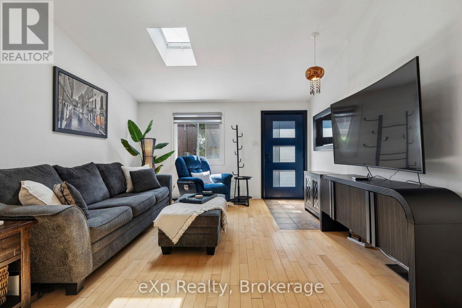 313 Bartlett Avenue N, Toronto, Ontario  M6H 3G8 - Photo 10 - W13539904