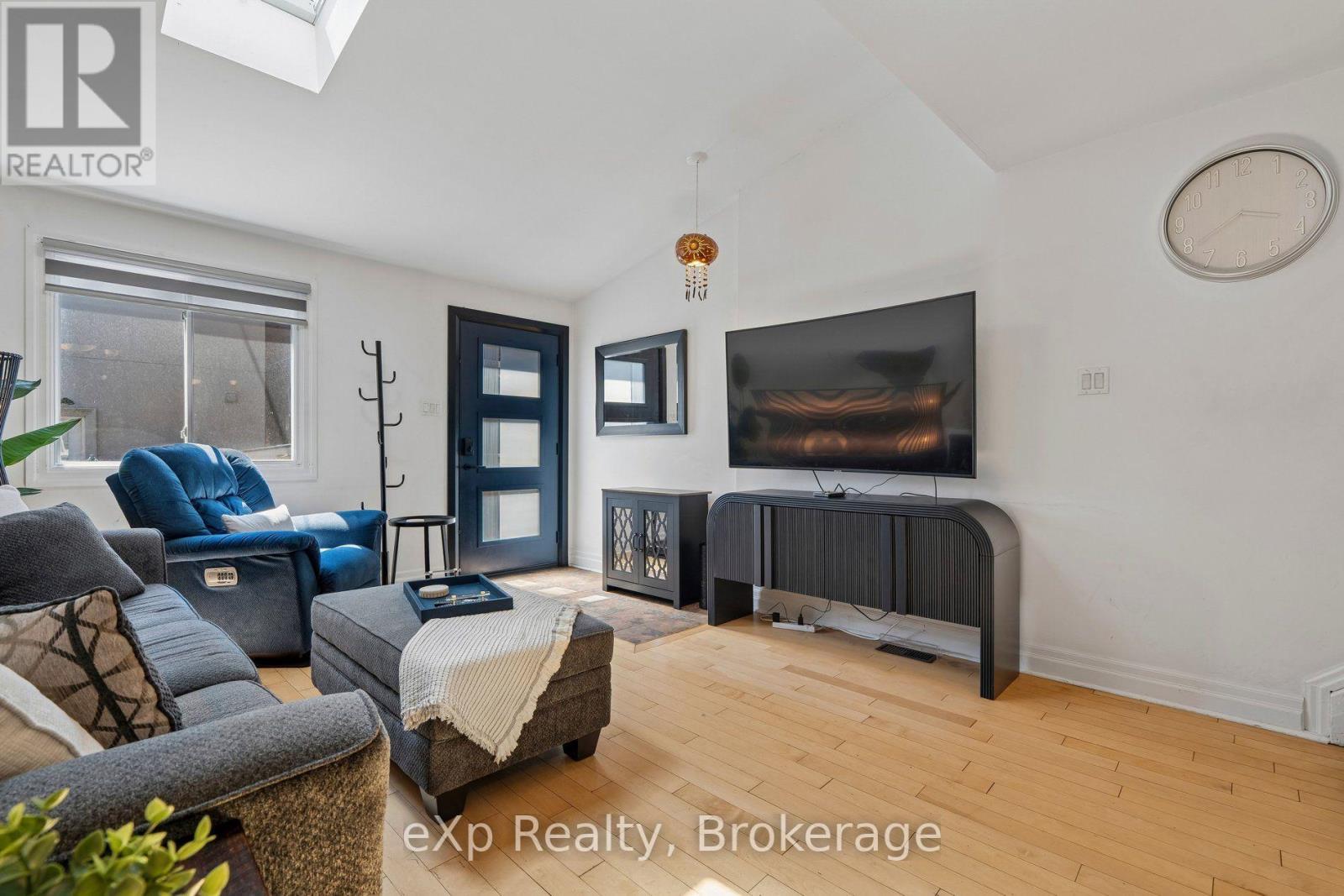 313 Bartlett Avenue N, Toronto, Ontario  M6H 3G8 - Photo 11 - W13539904