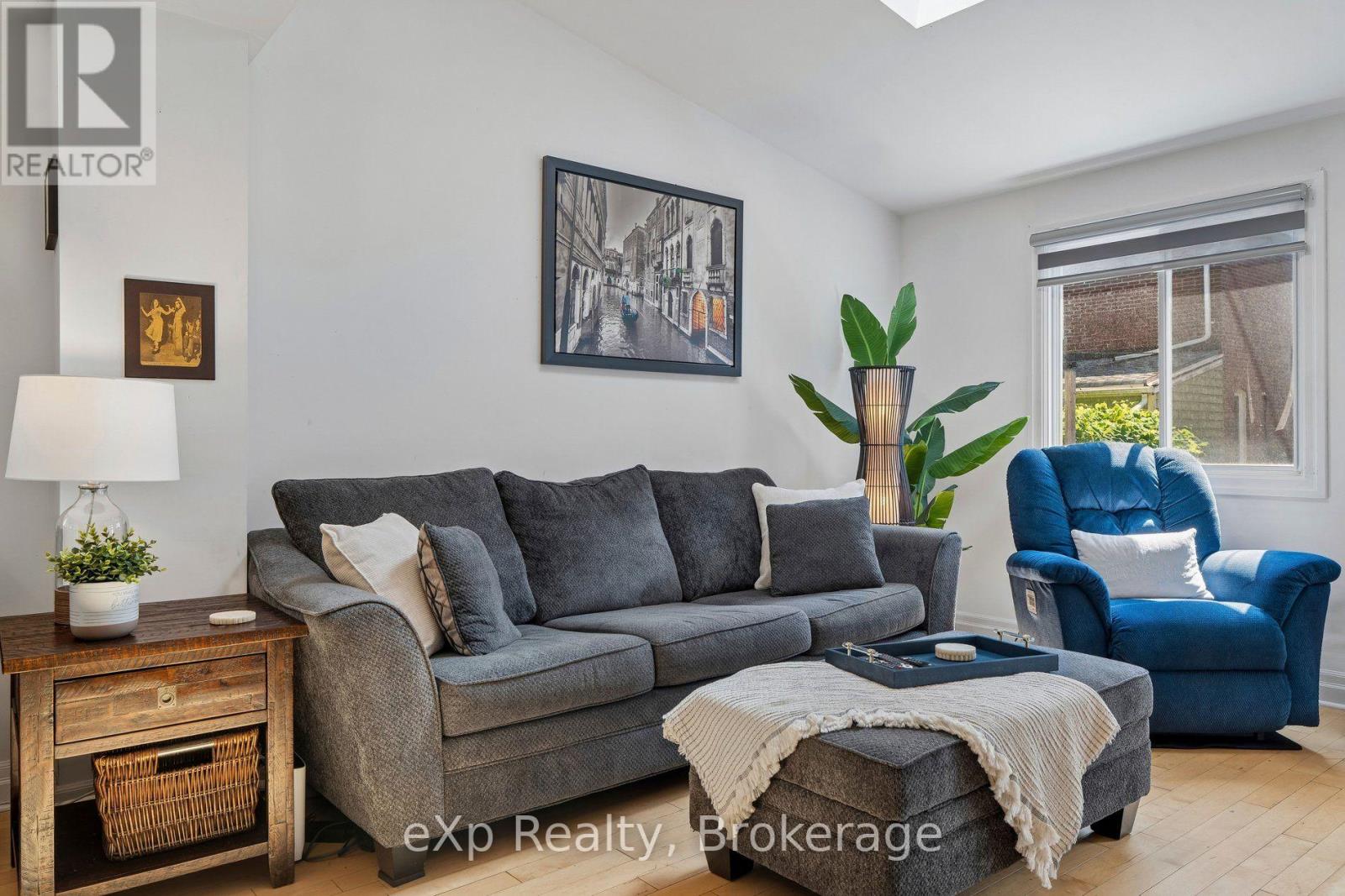 313 Bartlett Avenue N, Toronto, Ontario  M6H 3G8 - Photo 12 - W13539904
