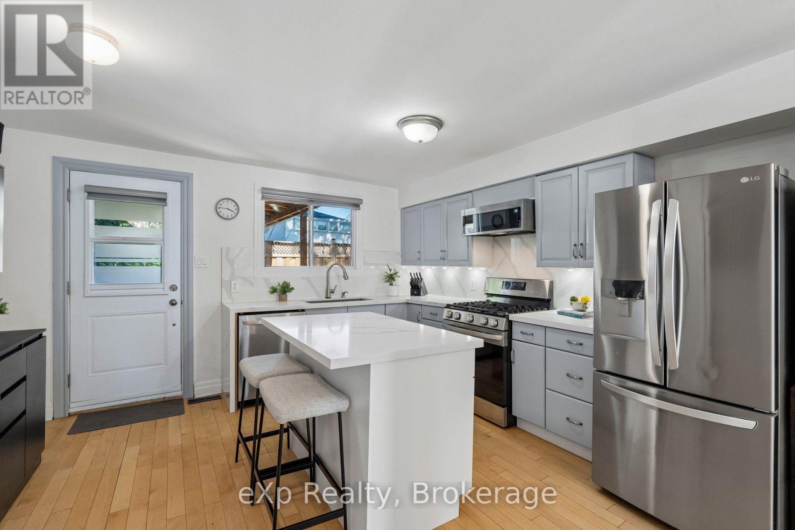 313 Bartlett Avenue N, Toronto, Ontario  M6H 3G8 - Photo 17 - W13539904