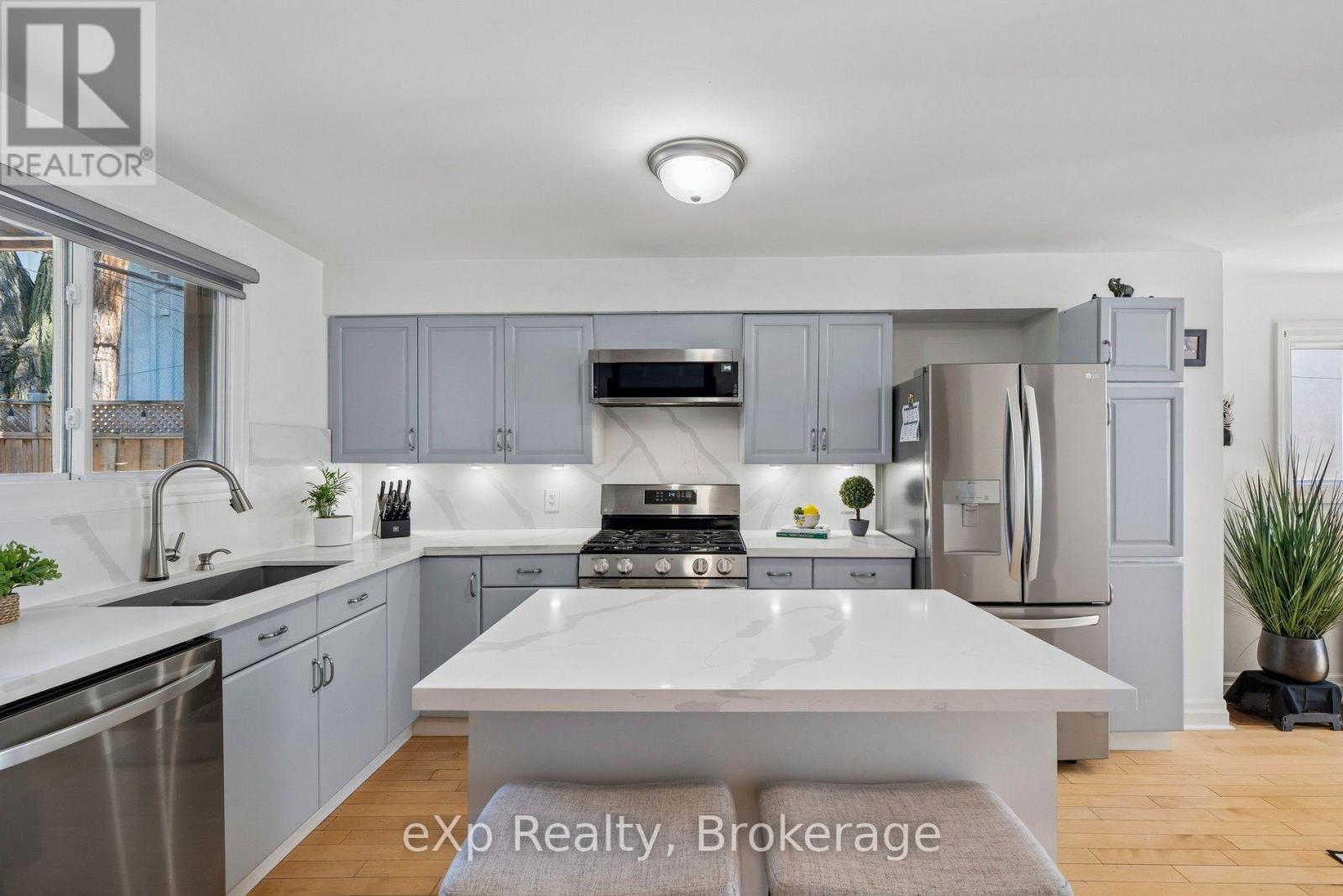 313 Bartlett Avenue N, Toronto, Ontario  M6H 3G8 - Photo 19 - W13539904