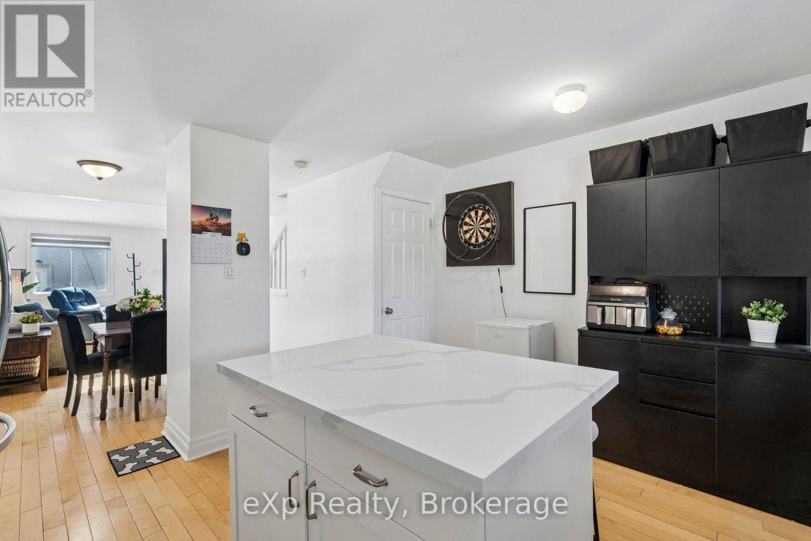313 Bartlett Avenue N, Toronto, Ontario  M6H 3G8 - Photo 23 - W13539904