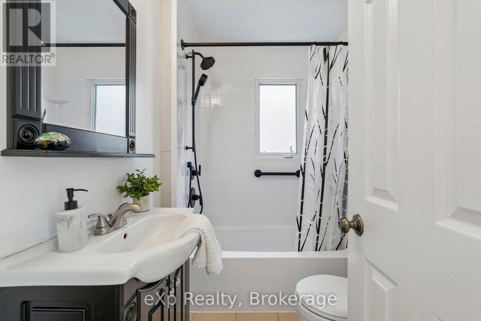 313 Bartlett Avenue N, Toronto, Ontario  M6H 3G8 - Photo 29 - W13539904