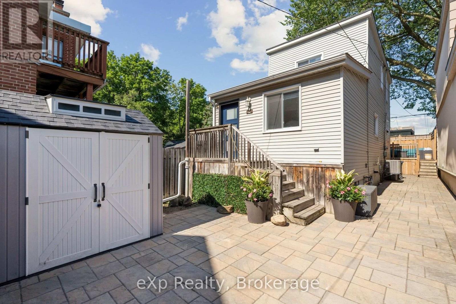 313 Bartlett Avenue N, Toronto, Ontario  M6H 3G8 - Photo 4 - W13539904